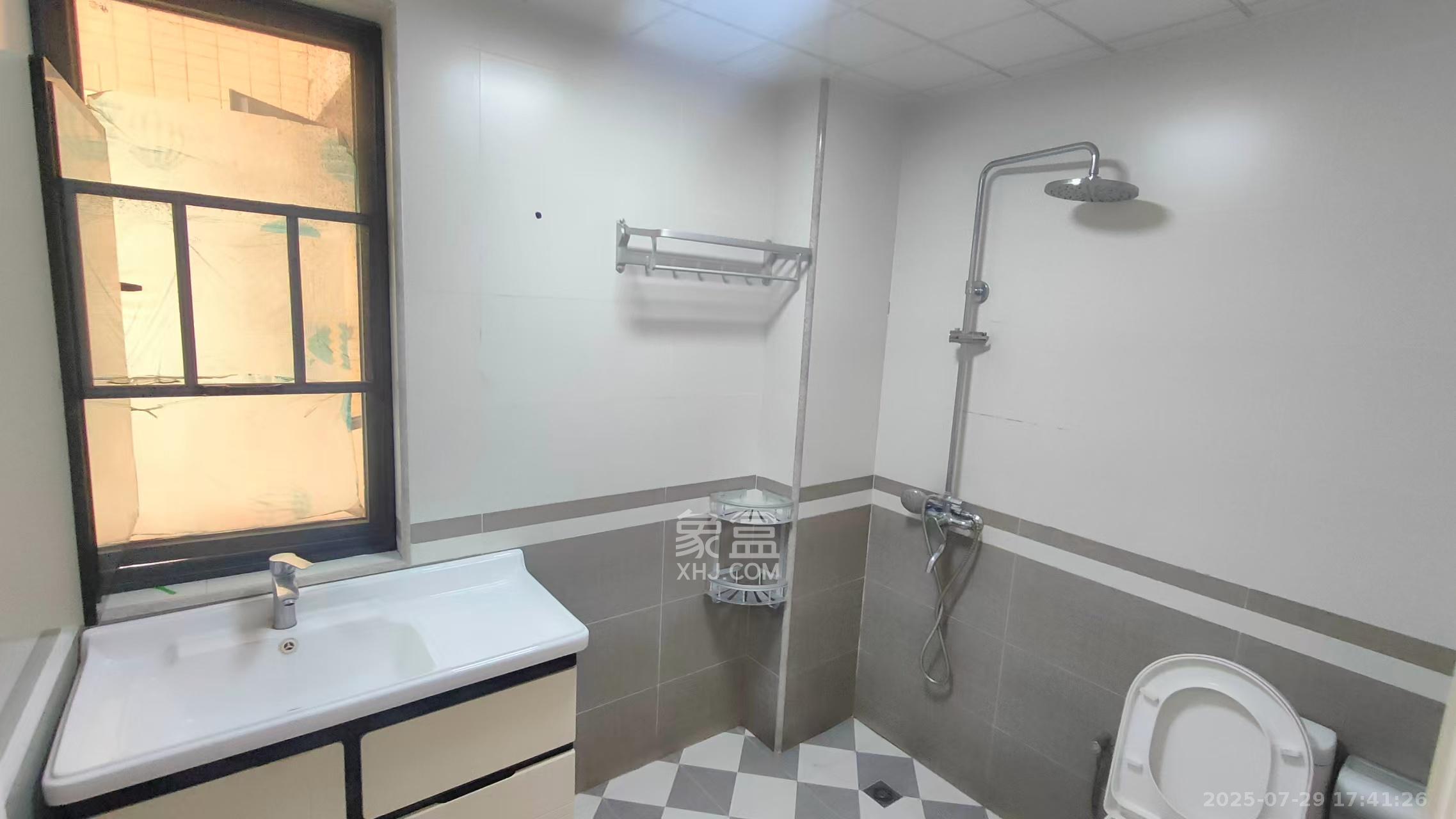 深业睿城 3室2厅2卫 2500.0元/月 深业睿城 3室2厅2卫 2500.0元/月室内图