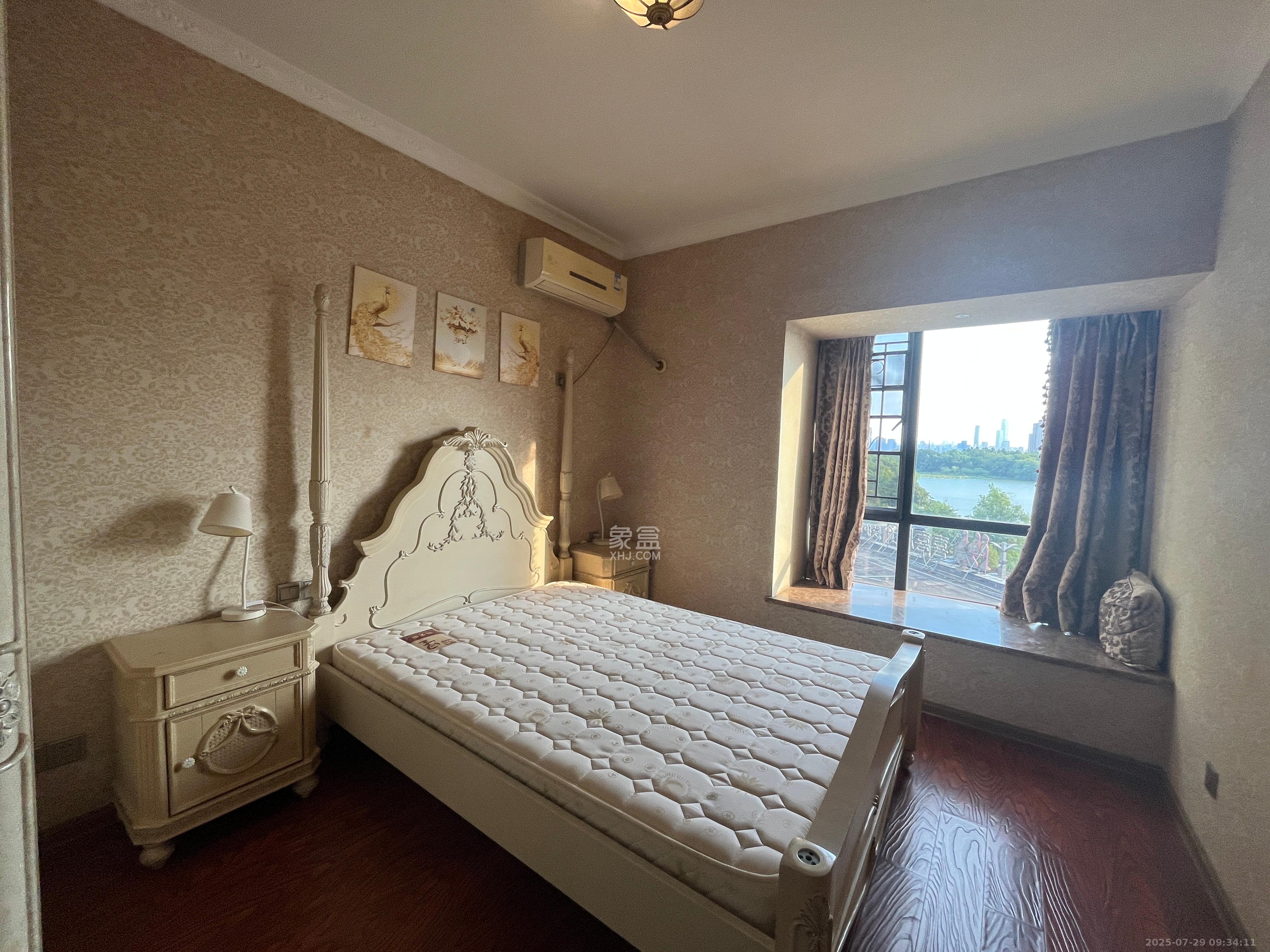 藏珑湖上国际花园  1室2厅1卫    5000.0元/月室内图