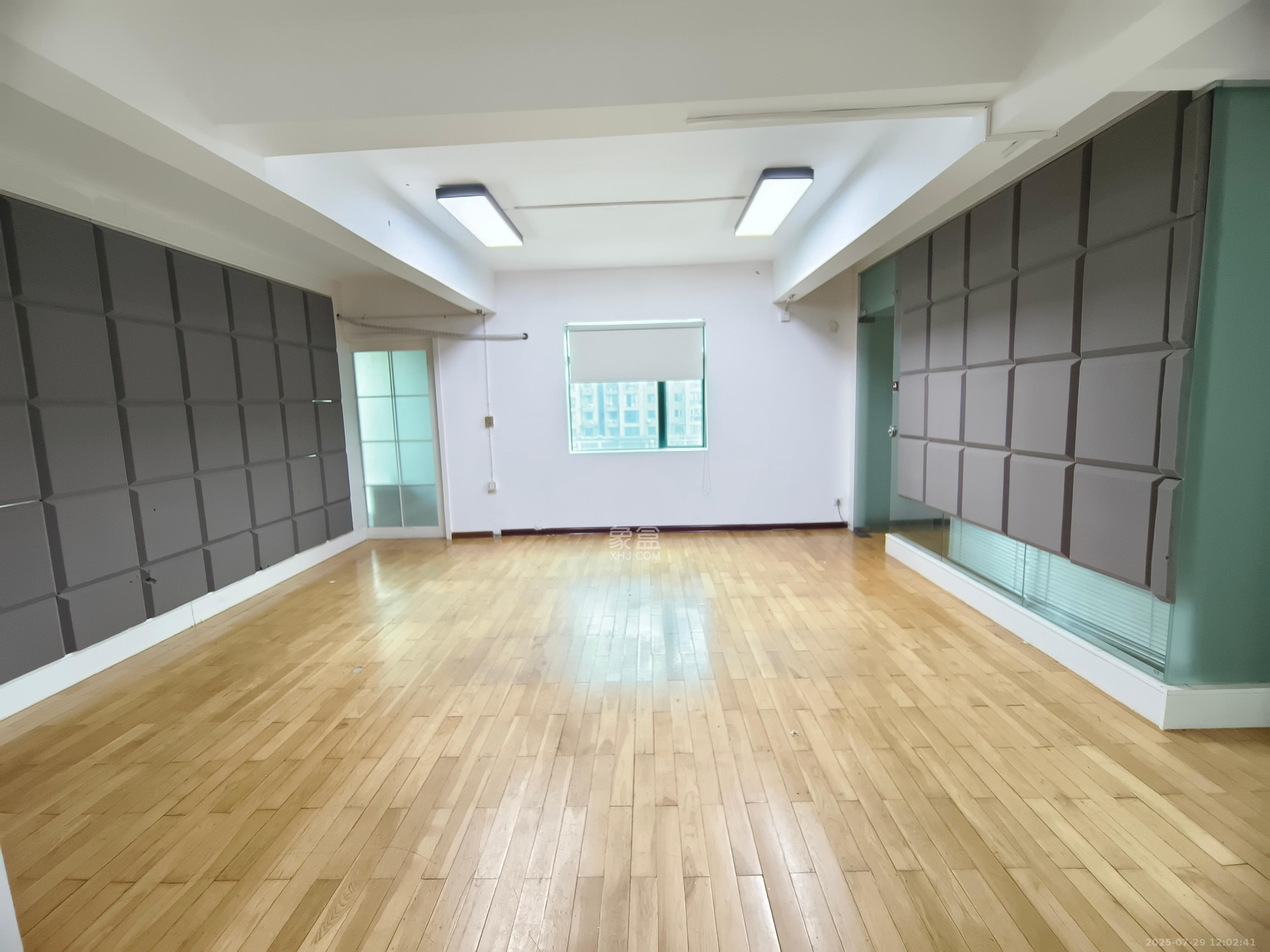 咸嘉新村嘉和苑 4室2厅2卫 3500.0元/月 咸嘉新村嘉和苑 4室2厅2卫 3500.0元/月室内图