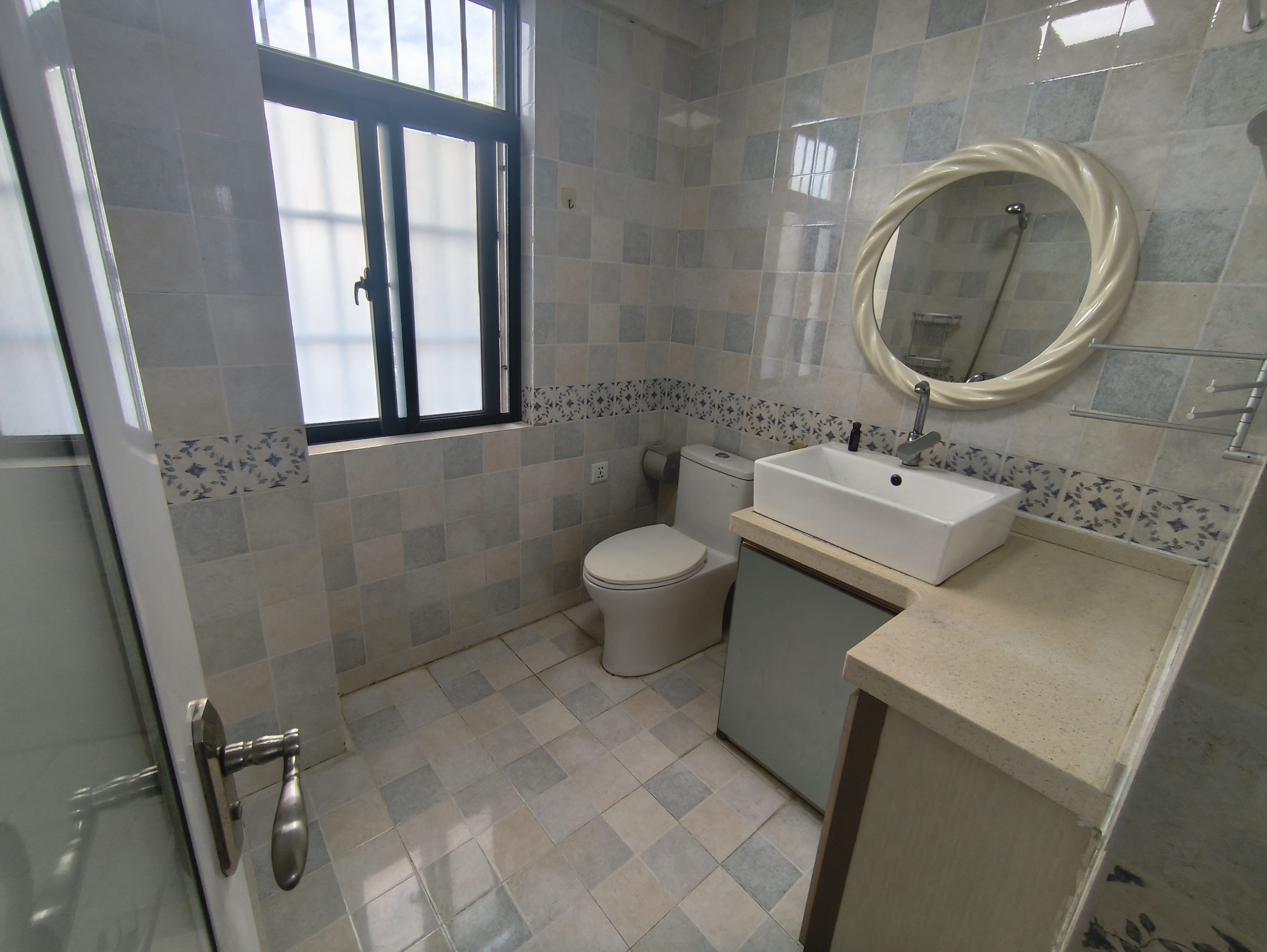 滨江熙岸小区 3室2厅2卫 2700.0元/月 滨江熙岸小区 3室2厅2卫 2700.0元/月室内图