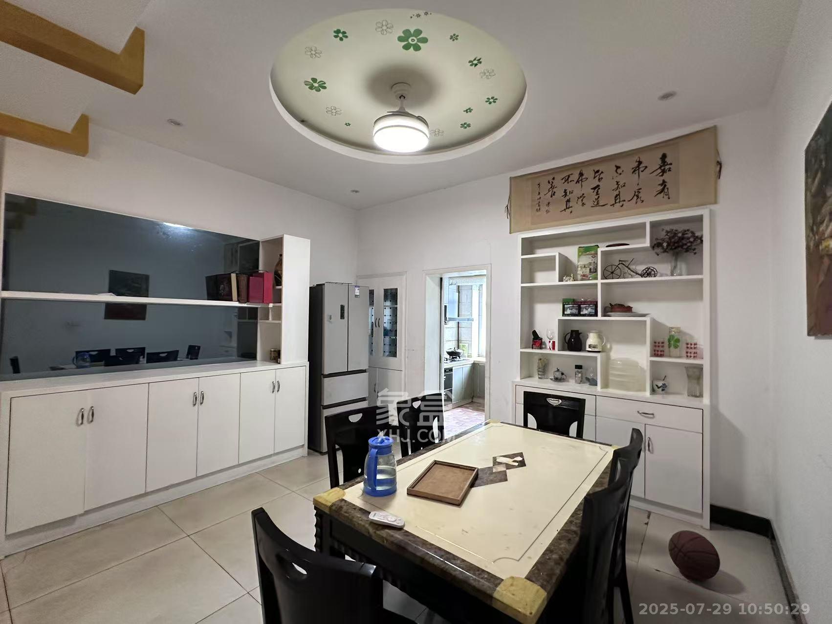 金侨世纪苑  4室2厅2卫    39.8万客厅