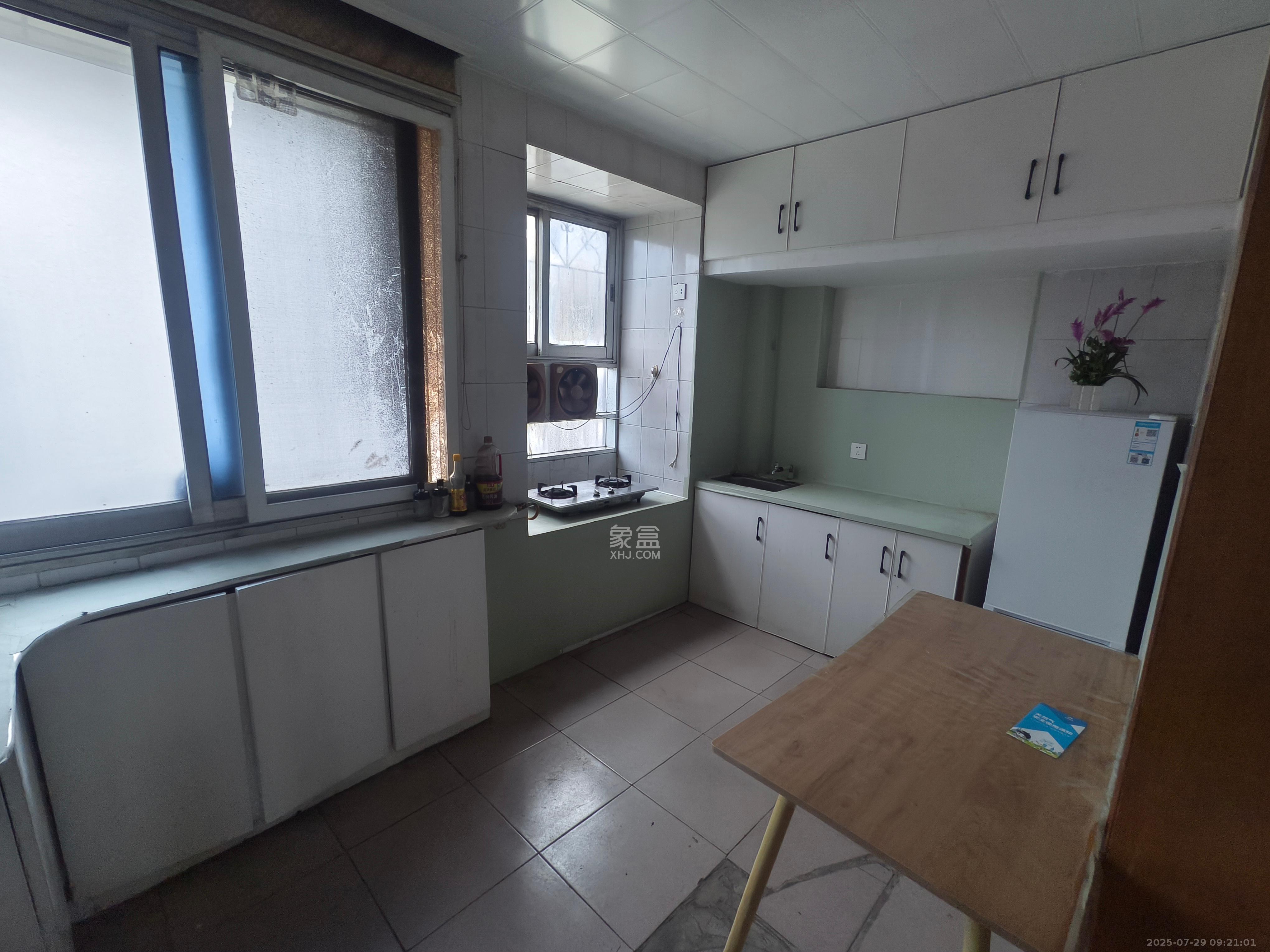 望岳村 2室1厅1卫 1100.0元/月 望岳村 2室1厅1卫 1100.0元/月室内图