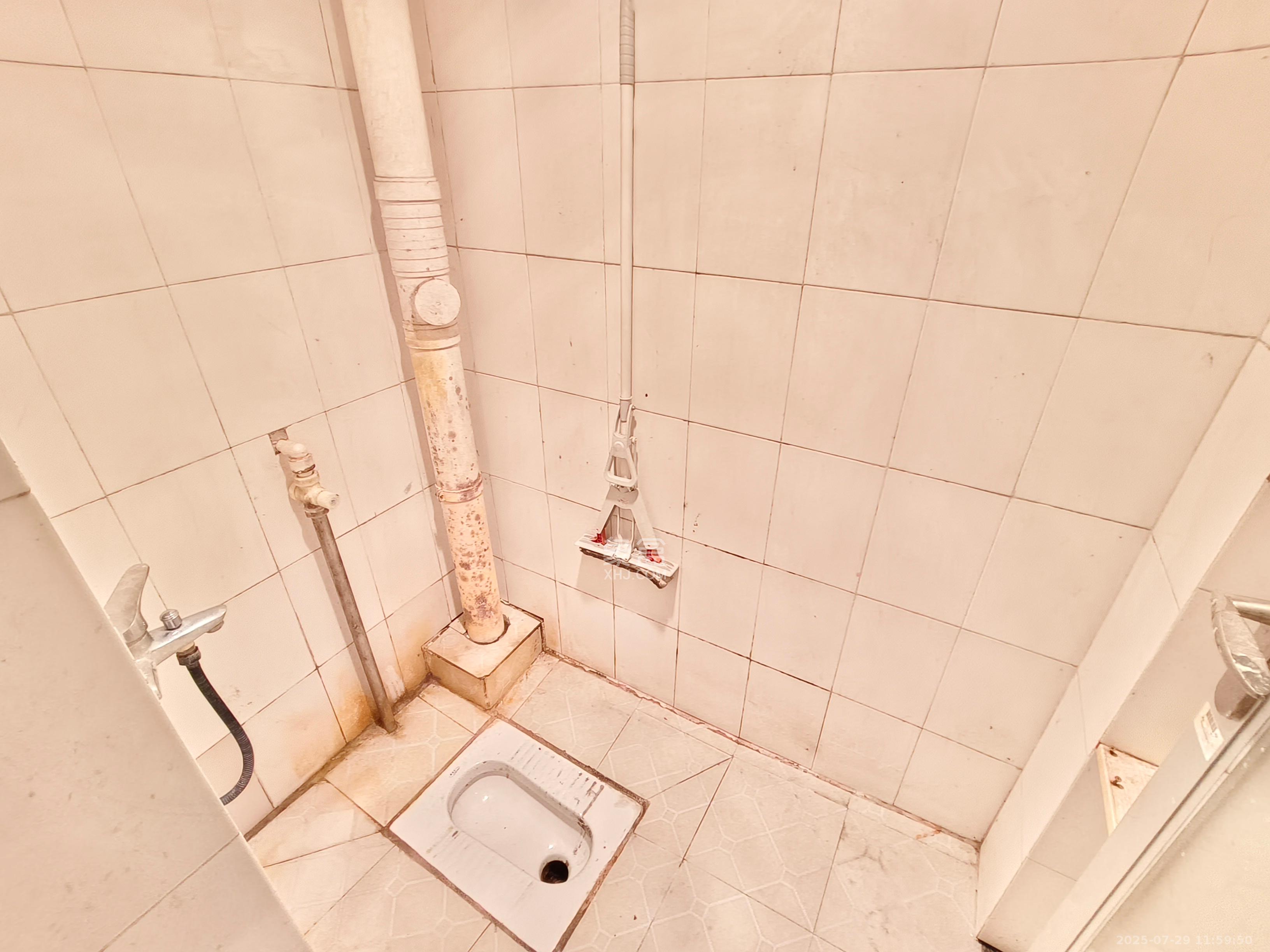 坡子街综合楼 2室1厅1卫 1600.0元/月 坡子街综合楼 2室1厅1卫 1600.0元/月室内图