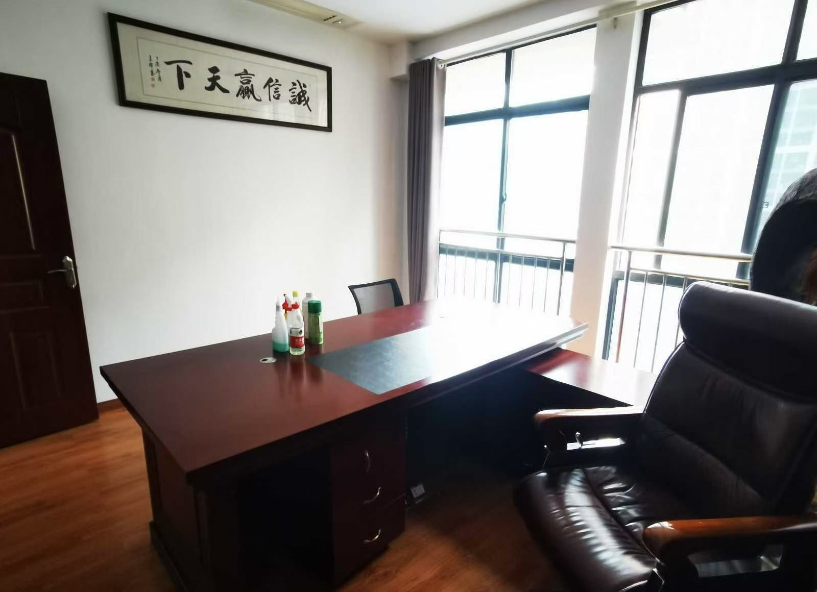 融冠亲城50写字楼 1室1厅1卫 3800.0元/月 融冠亲城50写字楼 1室1厅1卫 3800.0元/月室内图