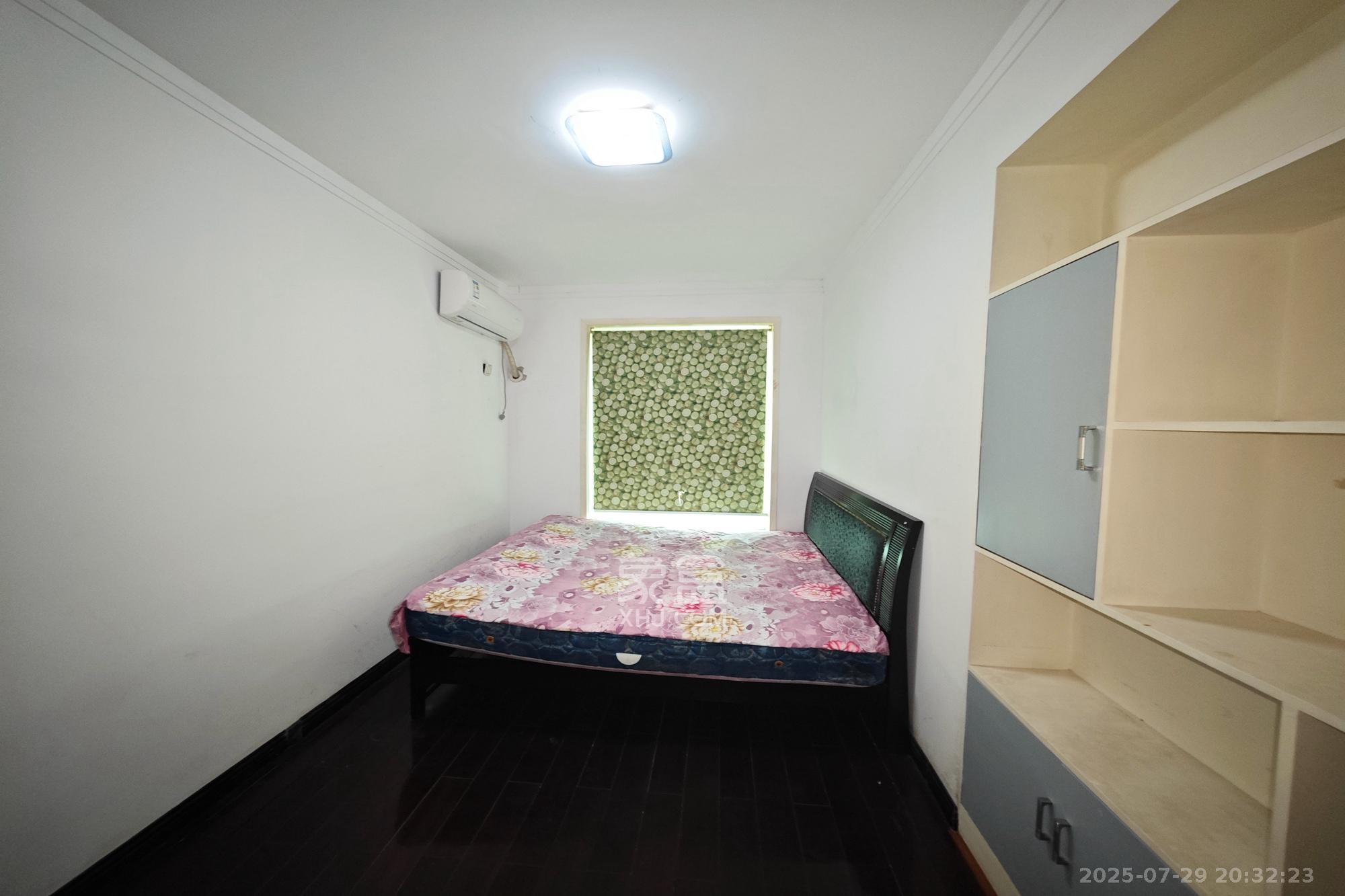 今利园  3室2厅2卫    101.8万卧室