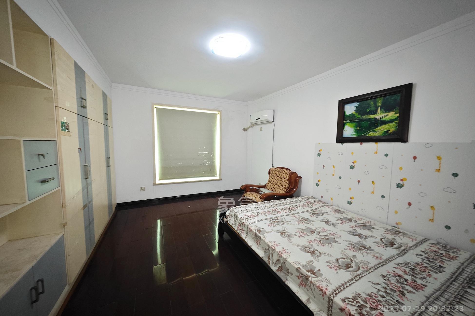 今利园  3室2厅2卫    101.8万卧室