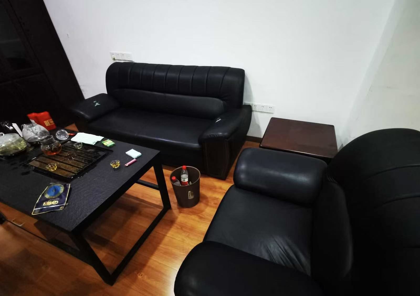 融冠亲城50写字楼 1室1厅1卫 3800.0元/月 融冠亲城50写字楼 1室1厅1卫 3800.0元/月室内图