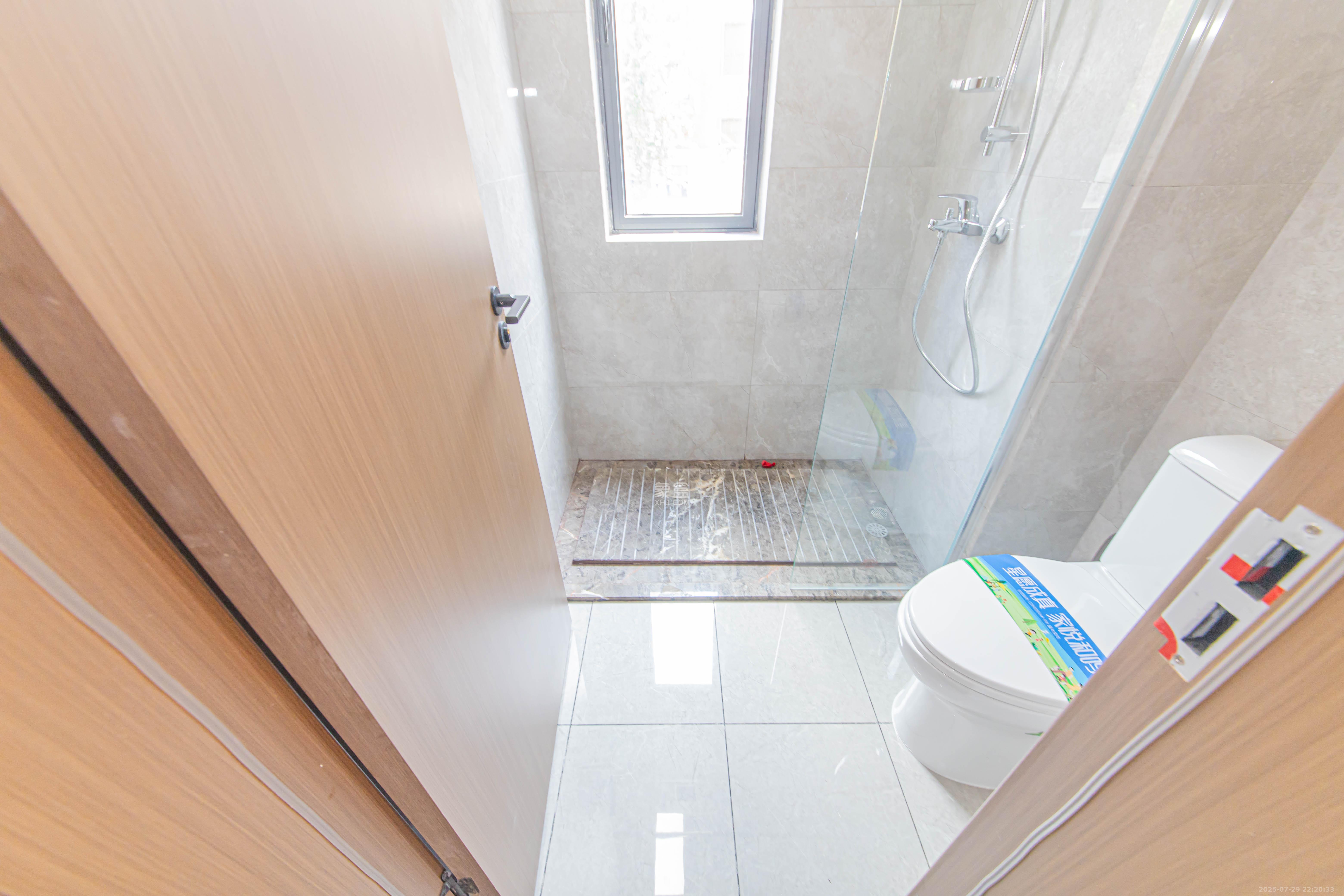 江悦和鸣 4室2厅2卫 220.0万 江悦和鸣 4室2厅2卫 220.0万卫生间