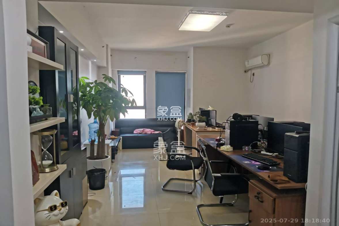 新世界广场 1室1厅1卫 1800.0元/月 新世界广场 1室1厅1卫 1800.0元/月室内图