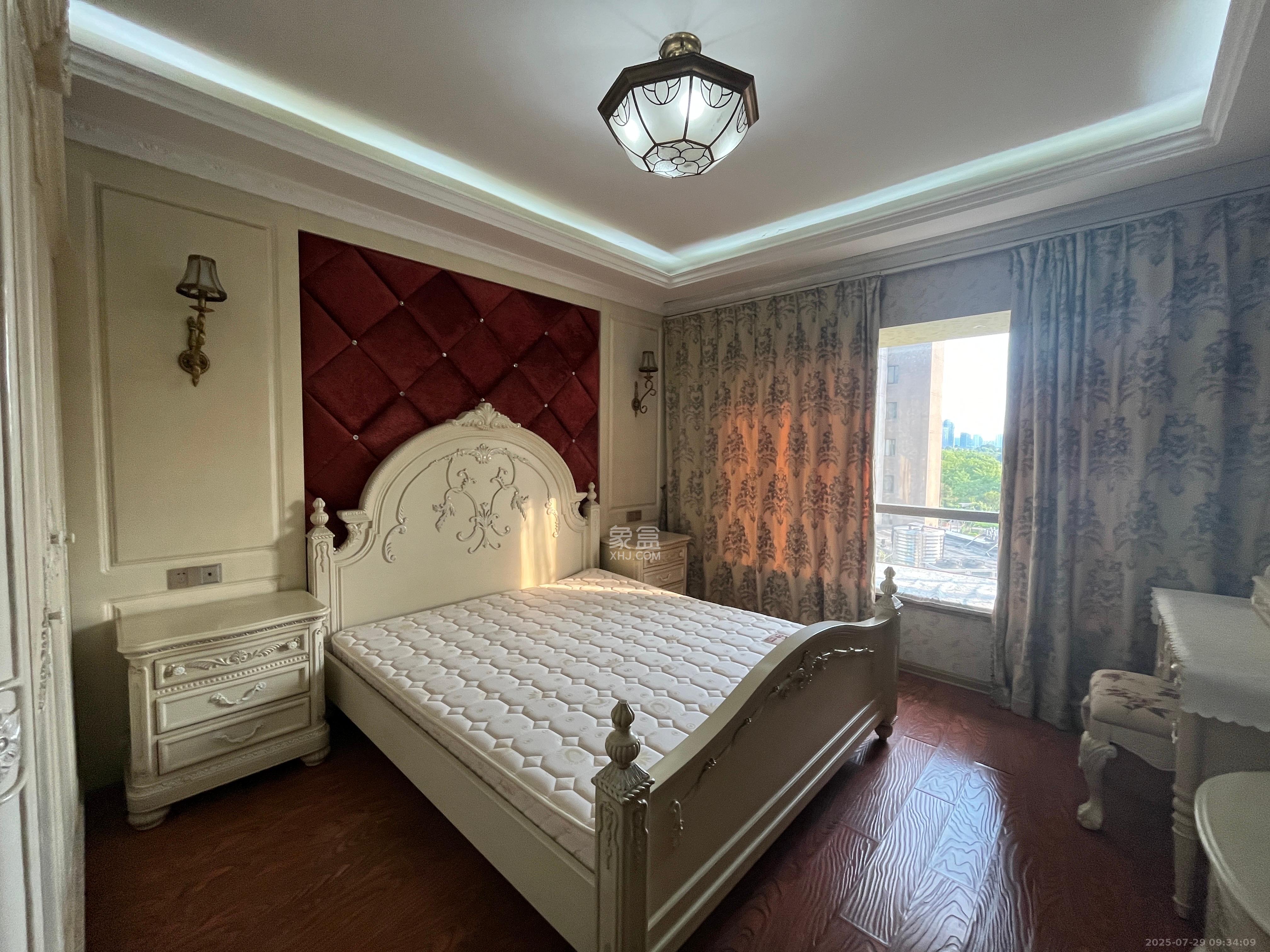 藏珑湖上国际花园  1室2厅1卫    5000.0元/月室内图