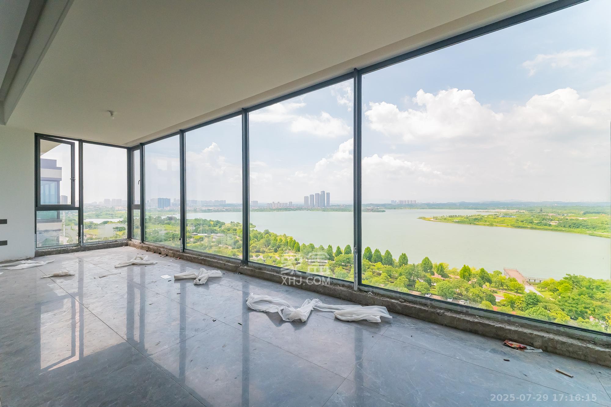 万科松湖天地  4室2厅3卫    395.0万 万科松湖天地  4室2厅3卫    395.0万其他