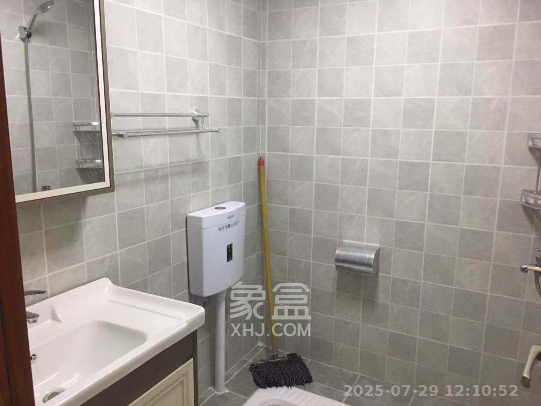 江南华府  2室1厅1卫   2200.00元/月室内图