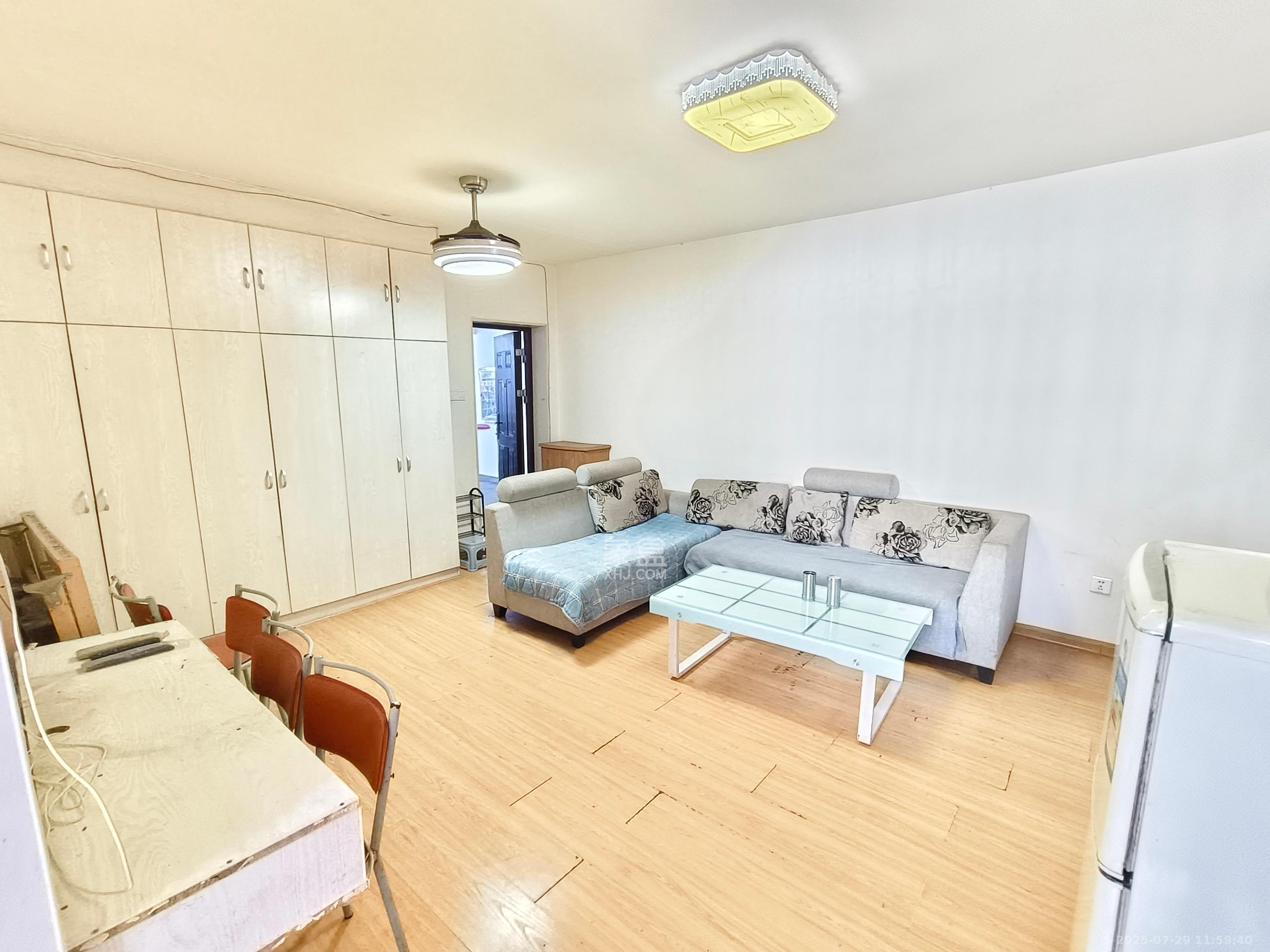 坡子街综合楼 2室1厅1卫 1600.0元/月 坡子街综合楼 2室1厅1卫 1600.0元/月室内图