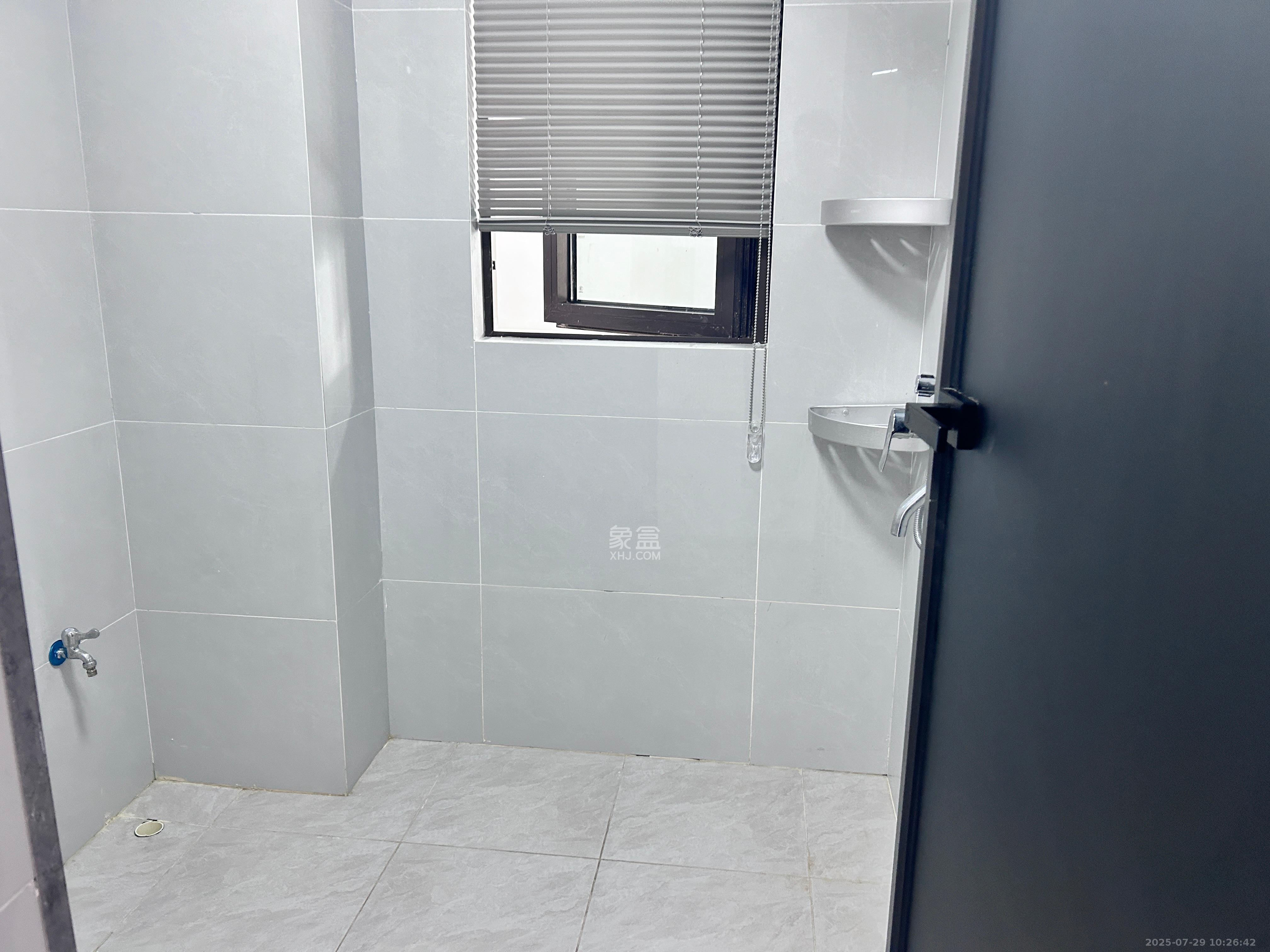 莲香园 3室0厅0卫 2400.0元/月 莲香园 3室0厅0卫 2400.0元/月室内图