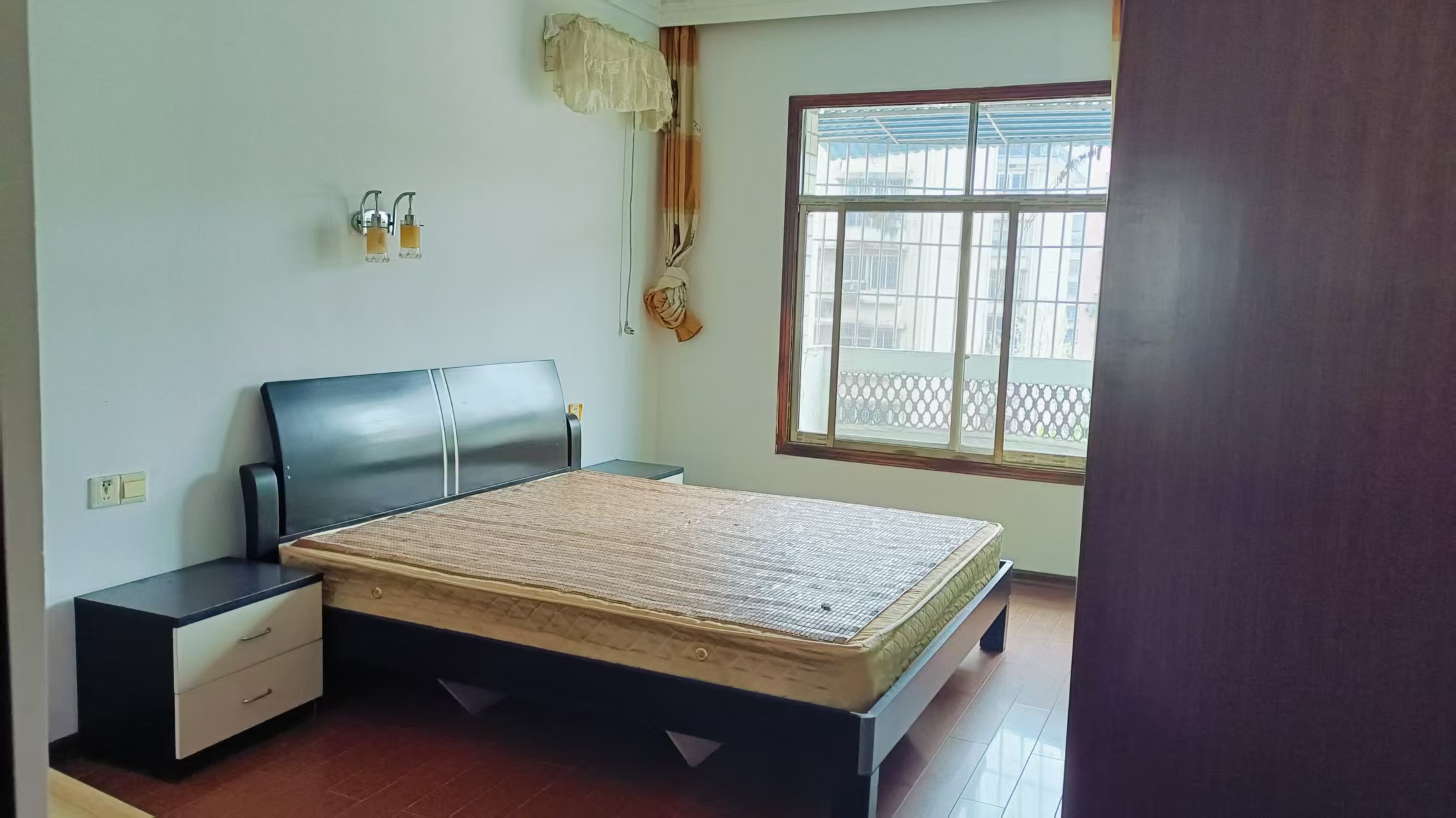 明珠商业广场  3室2厅2卫    1000.0元/月室内图