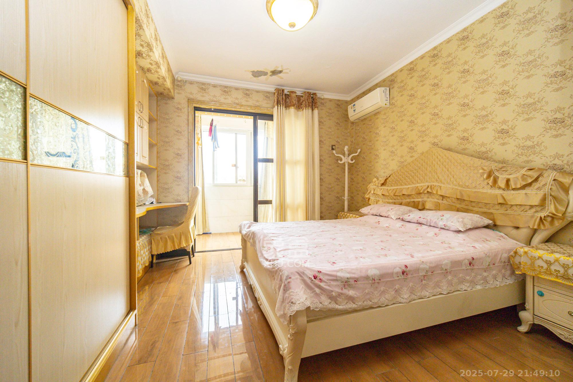 星邮公寓 4室2厅3卫 170.0万 星邮公寓 4室2厅3卫 170.0万卧室