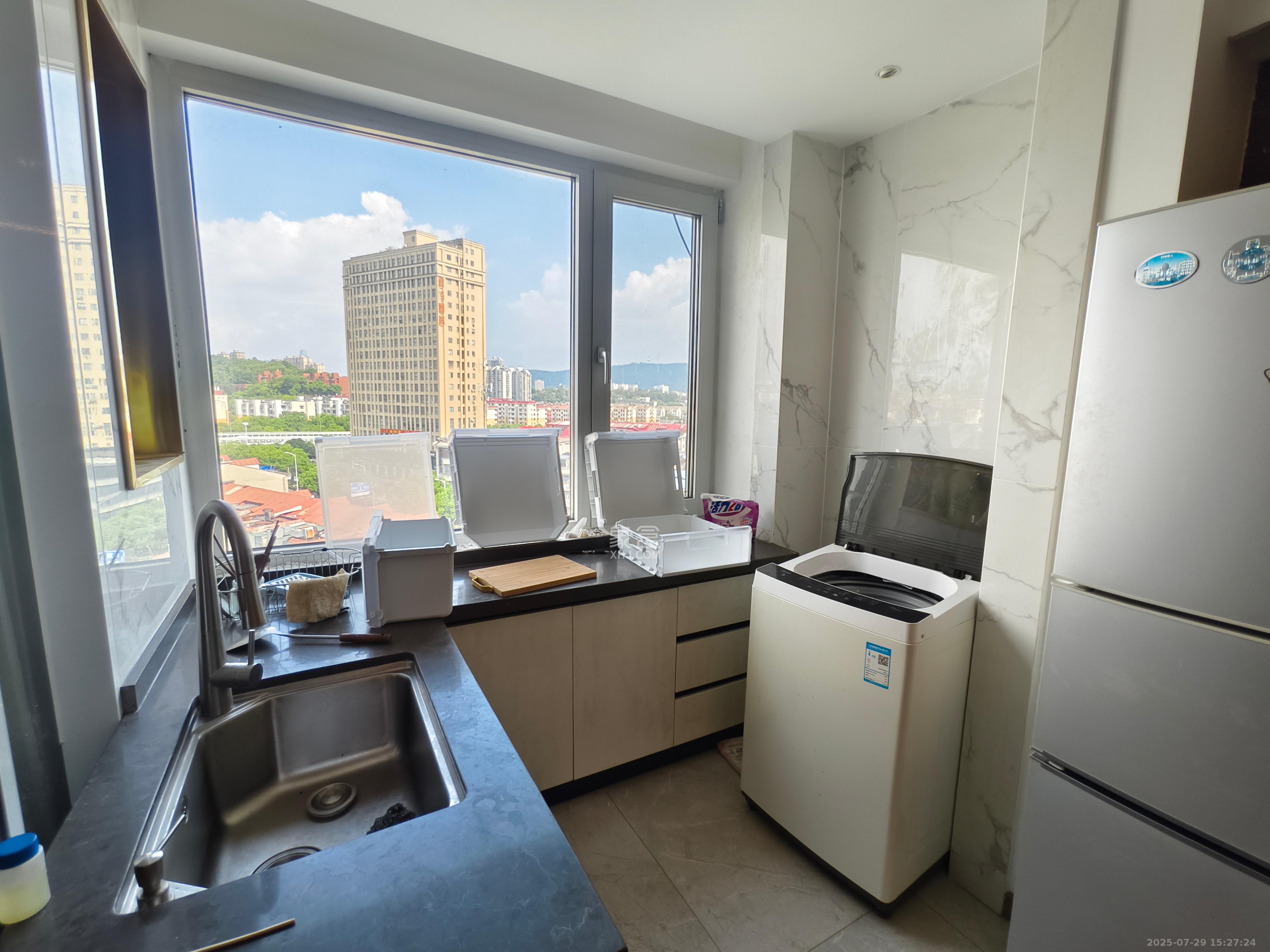 金谷大厦(桐梓坡西路) 3室1厅1卫 2400.0元/月 金谷大厦(桐梓坡西路) 3室1厅1卫 2400.0元/月室内图