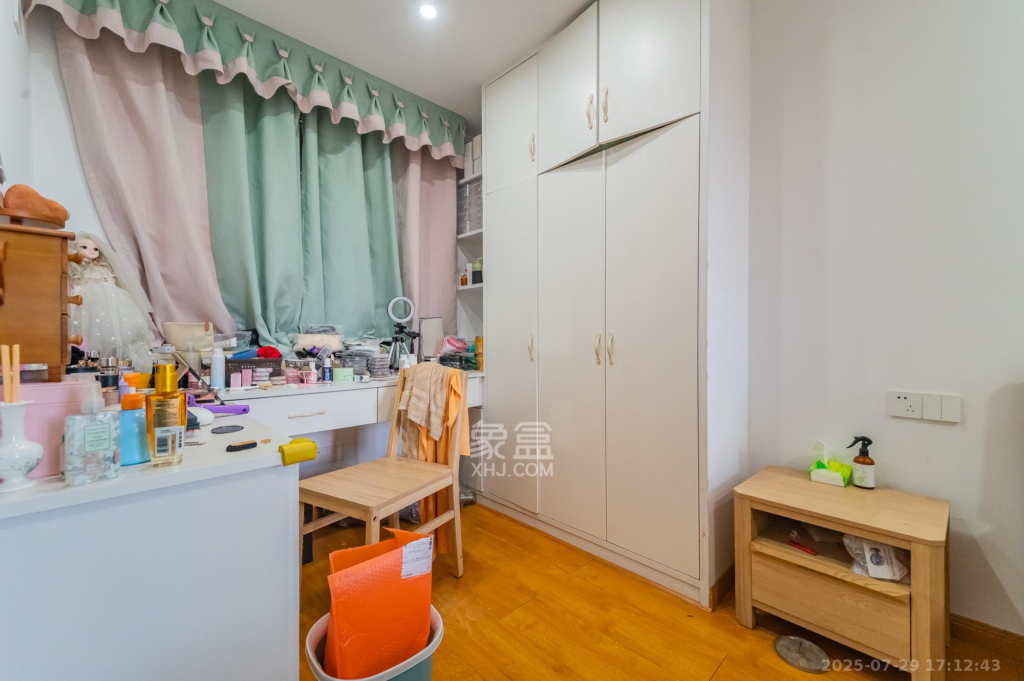 深业喜汇  3室2厅1卫   75.00万卧室