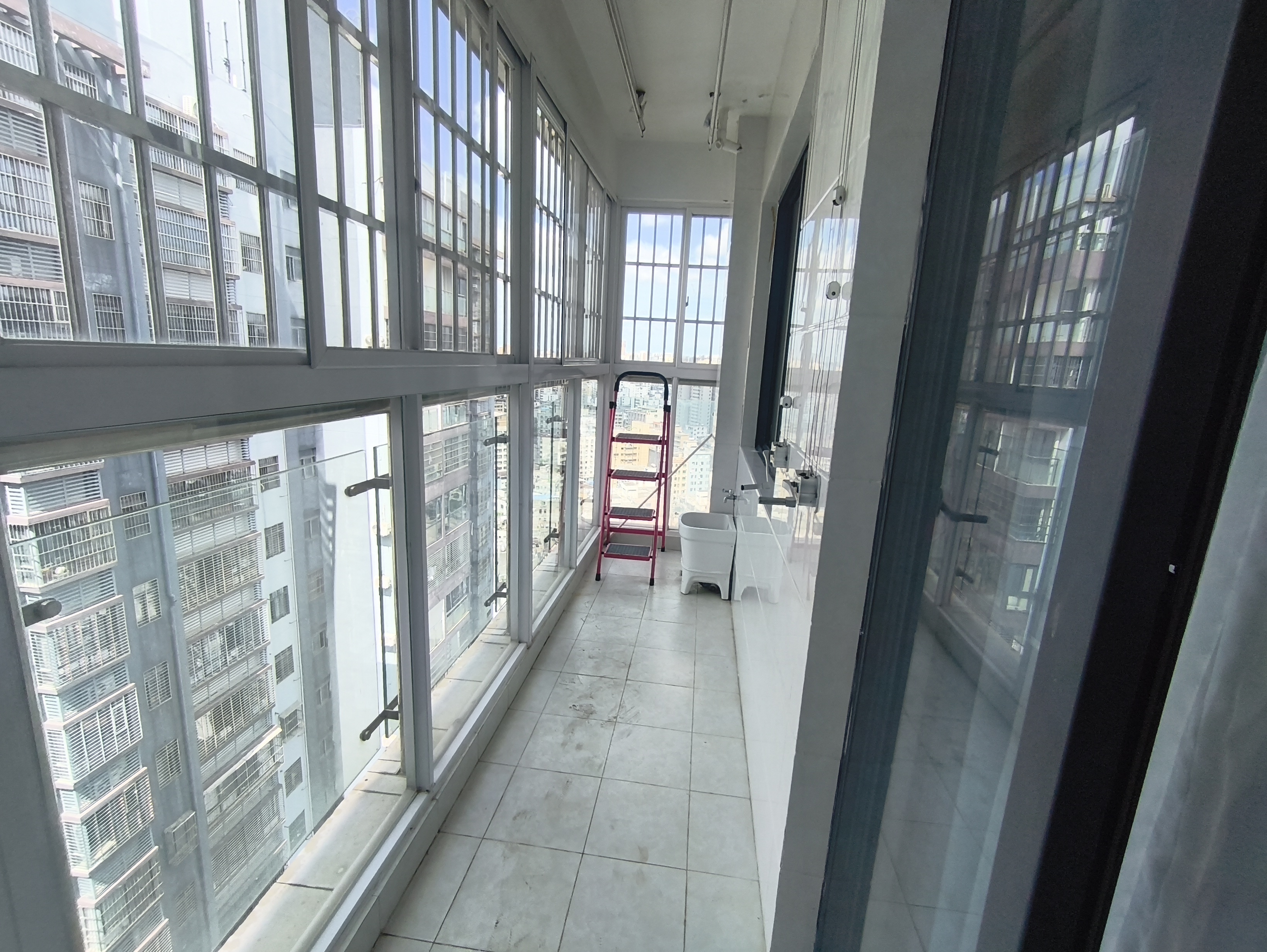 滨江熙岸小区 3室2厅2卫 2700.0元/月 滨江熙岸小区 3室2厅2卫 2700.0元/月室内图