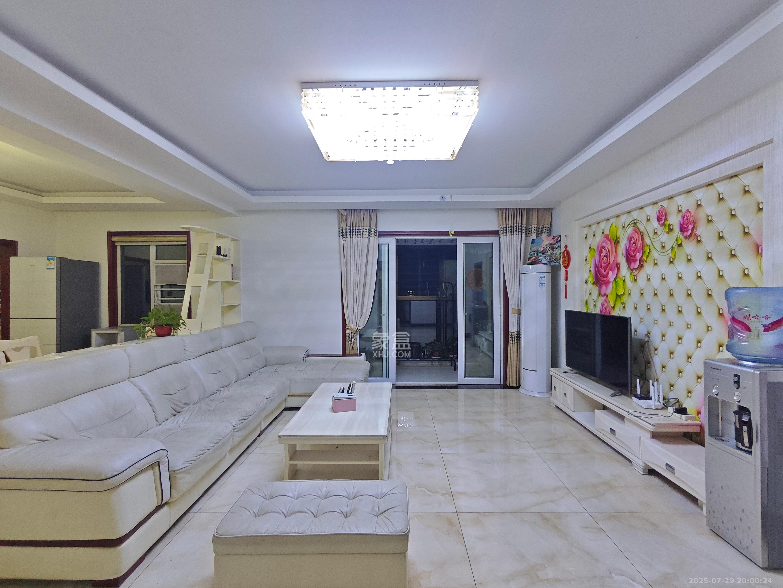 米兰春天 3室2厅1卫 2100.0元/月 米兰春天 3室2厅1卫 2100.0元/月室内图