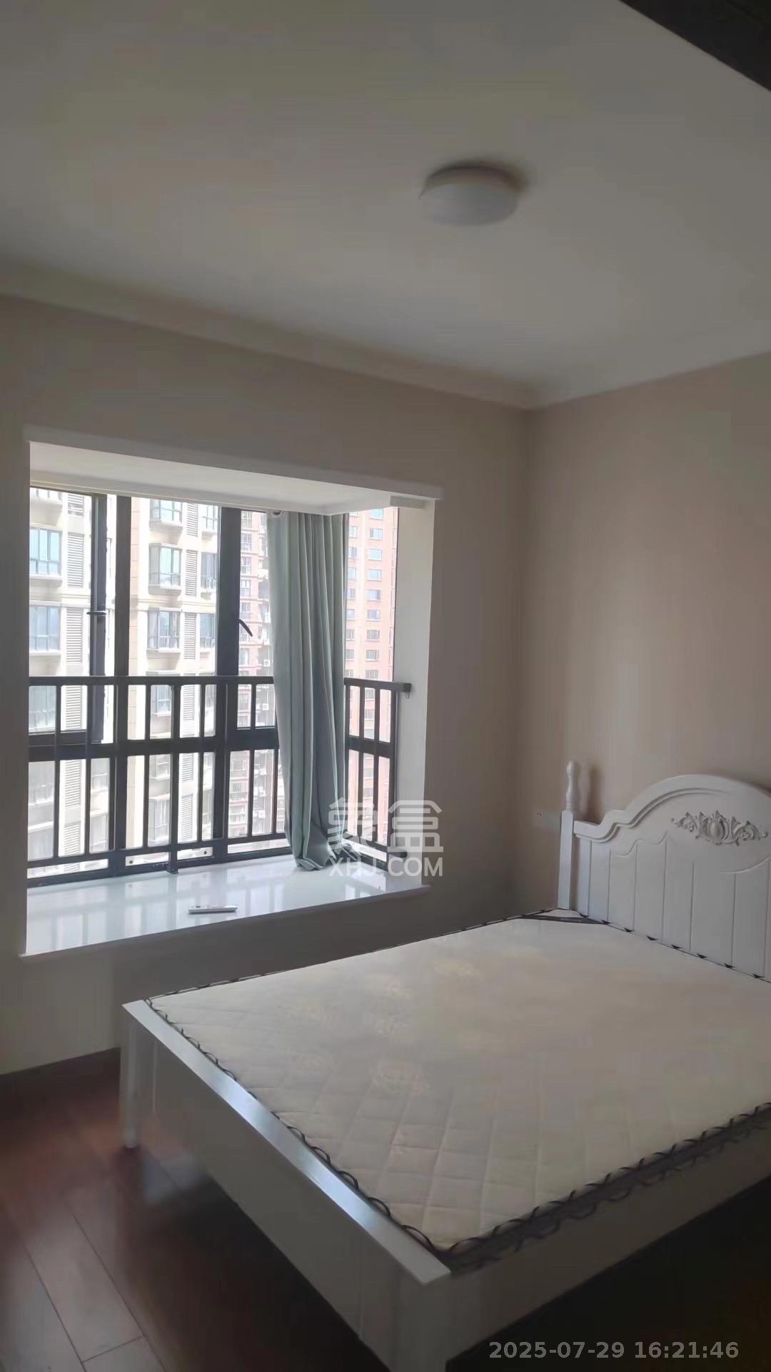 荣泰广场 3室2厅2卫 2600.0元/月 荣泰广场 3室2厅2卫 2600.0元/月室内图