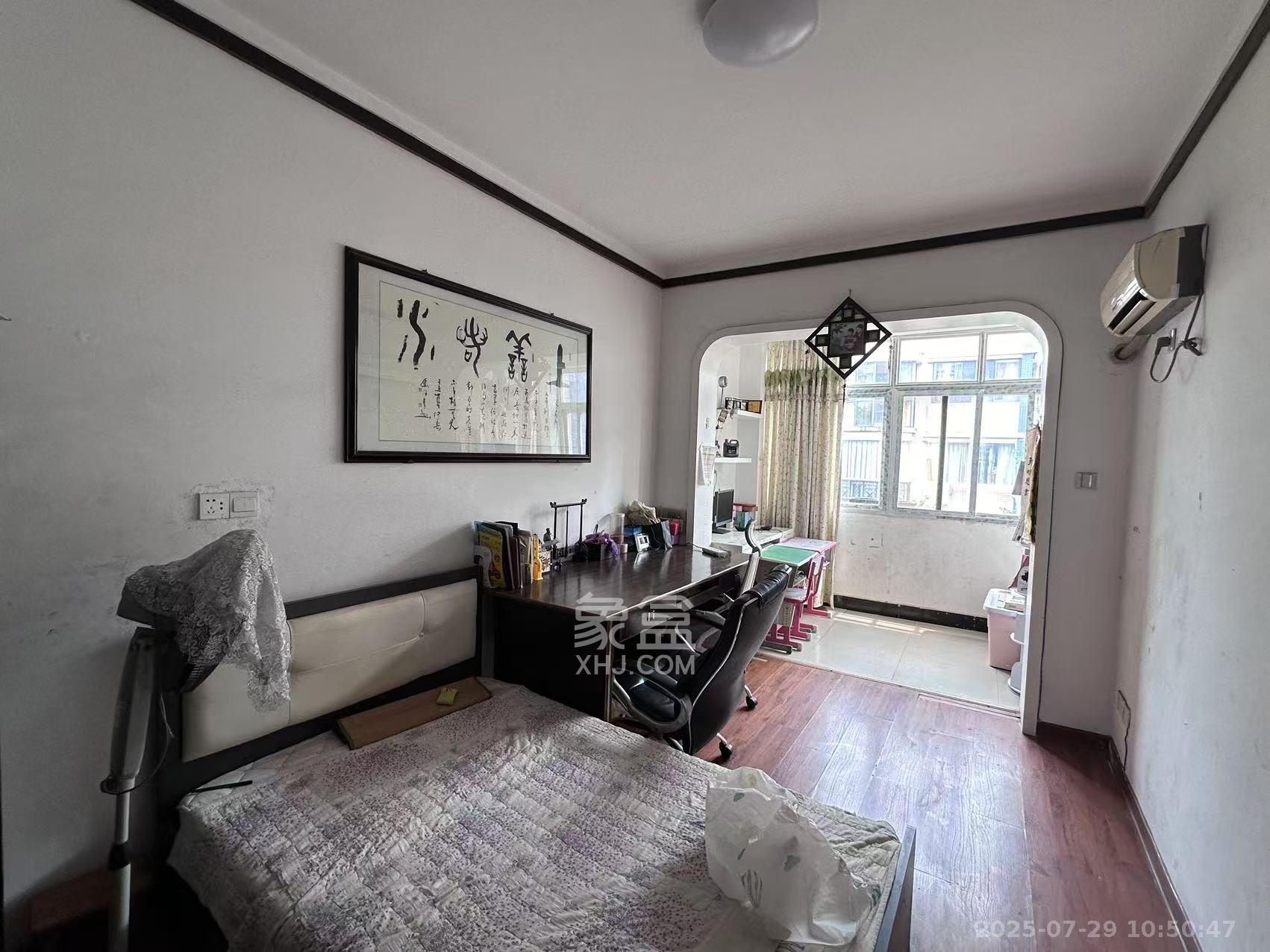 金侨世纪苑  4室2厅2卫    39.8万客厅