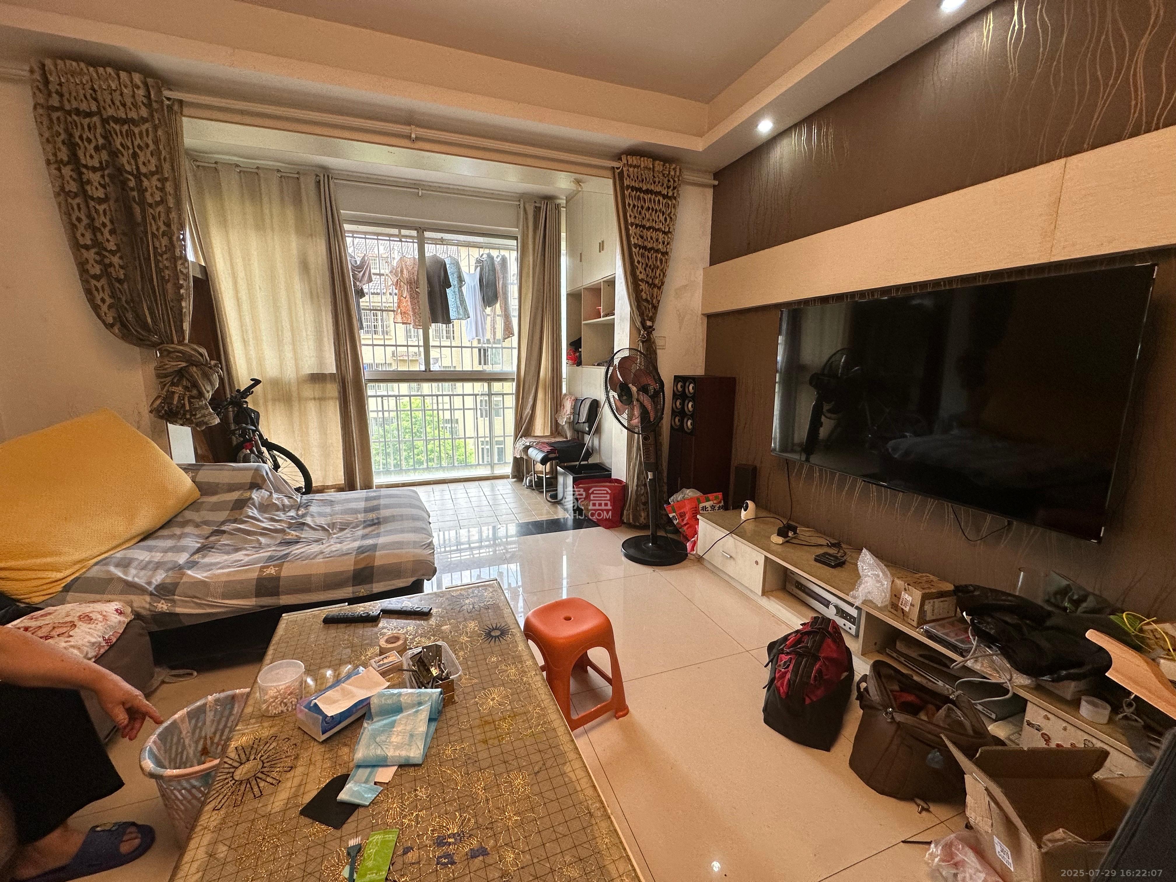 鄱阳小区  3室2厅2卫    2000.0元/月 鄱阳小区  3室2厅2卫    2000.0元/月室内图