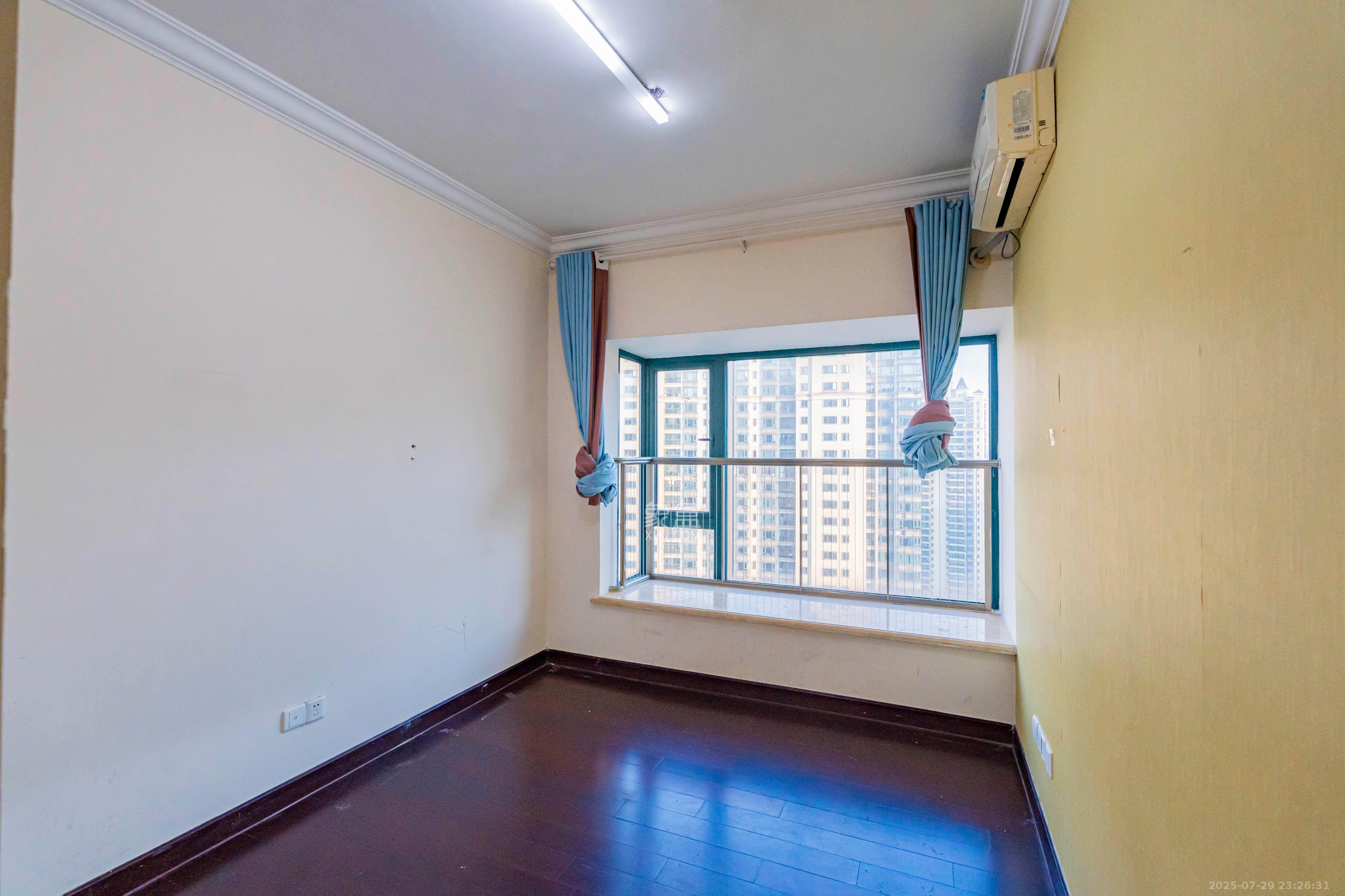 恒大雅苑  3室2厅2卫    115.0万卧室