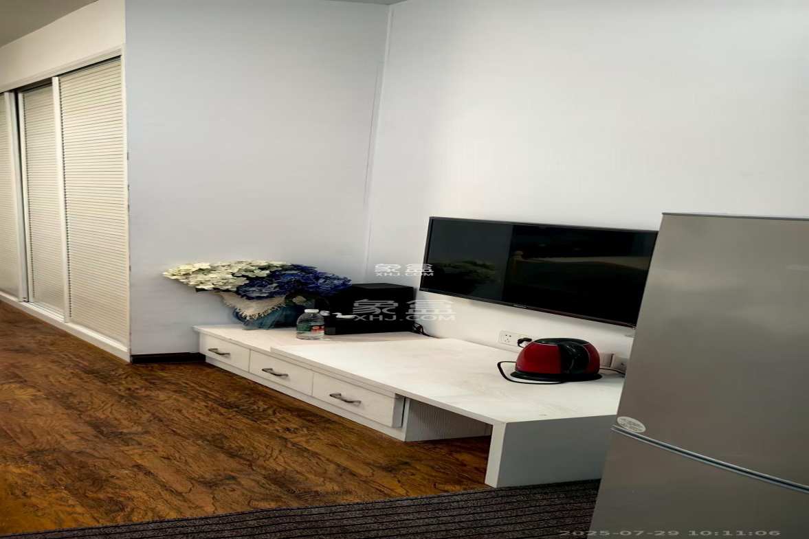 尊邸华庭 1室1厅1卫 1600.0元/月 尊邸华庭 1室1厅1卫 1600.0元/月室内图