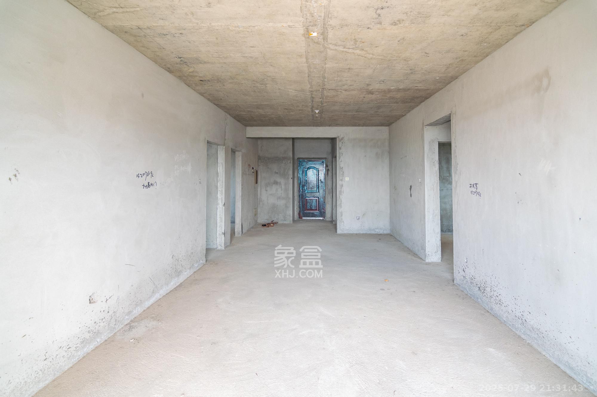 领航公馆  4室2厅2卫    53.0万 领航公馆  4室2厅2卫    53.0万客厅