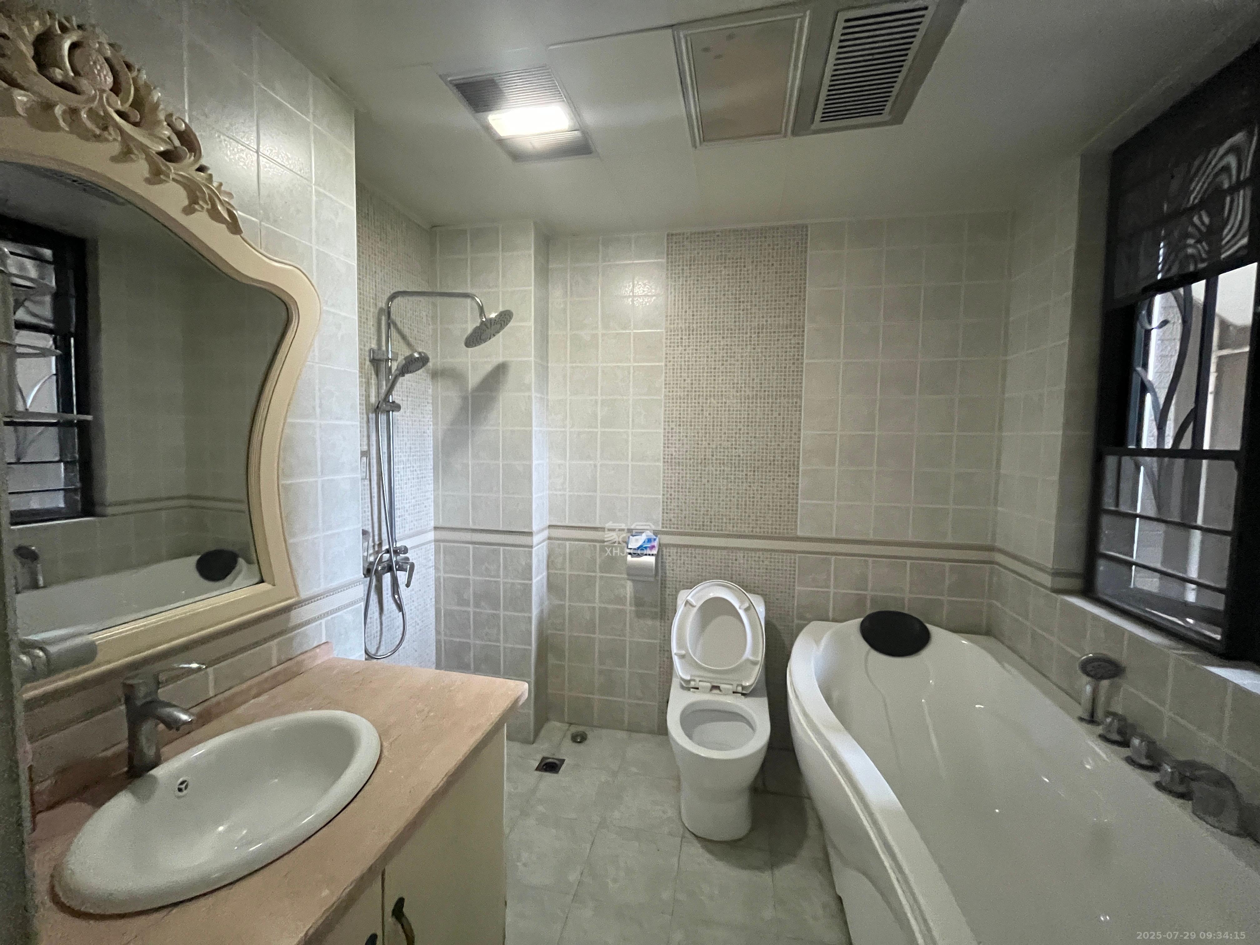 藏珑湖上国际花园 1室2厅1卫 5000.0元/月 藏珑湖上国际花园 1室2厅1卫 5000.0元/月室内图