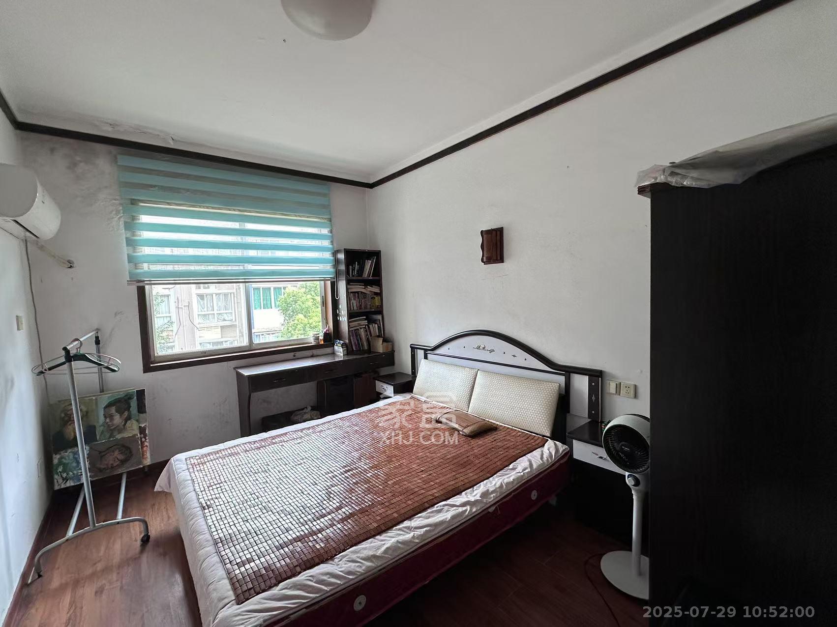 金侨世纪苑  4室2厅2卫    39.8万客厅