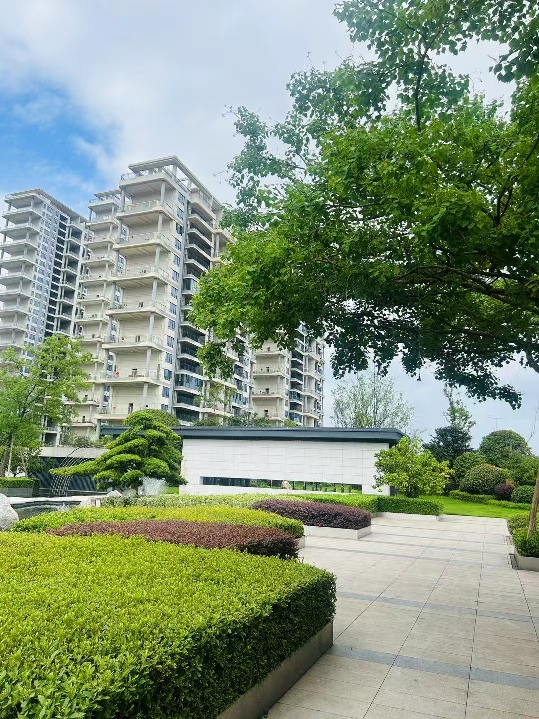 宏盛·新华府  4室2厅2卫   116.80万客厅