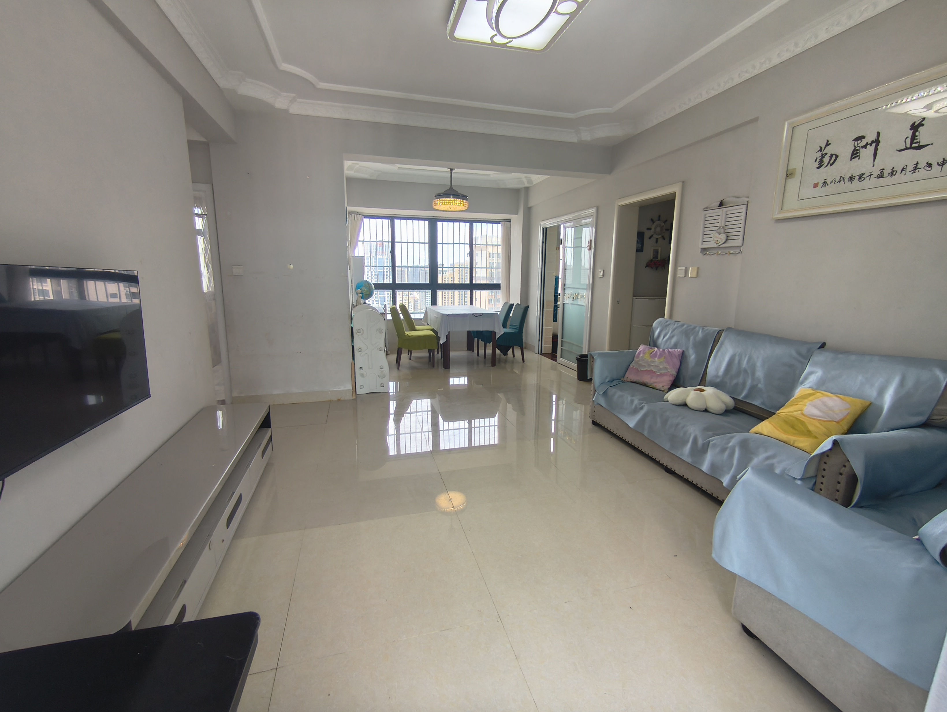 滨江熙岸小区 3室2厅2卫 2700.0元/月 滨江熙岸小区 3室2厅2卫 2700.0元/月室内图