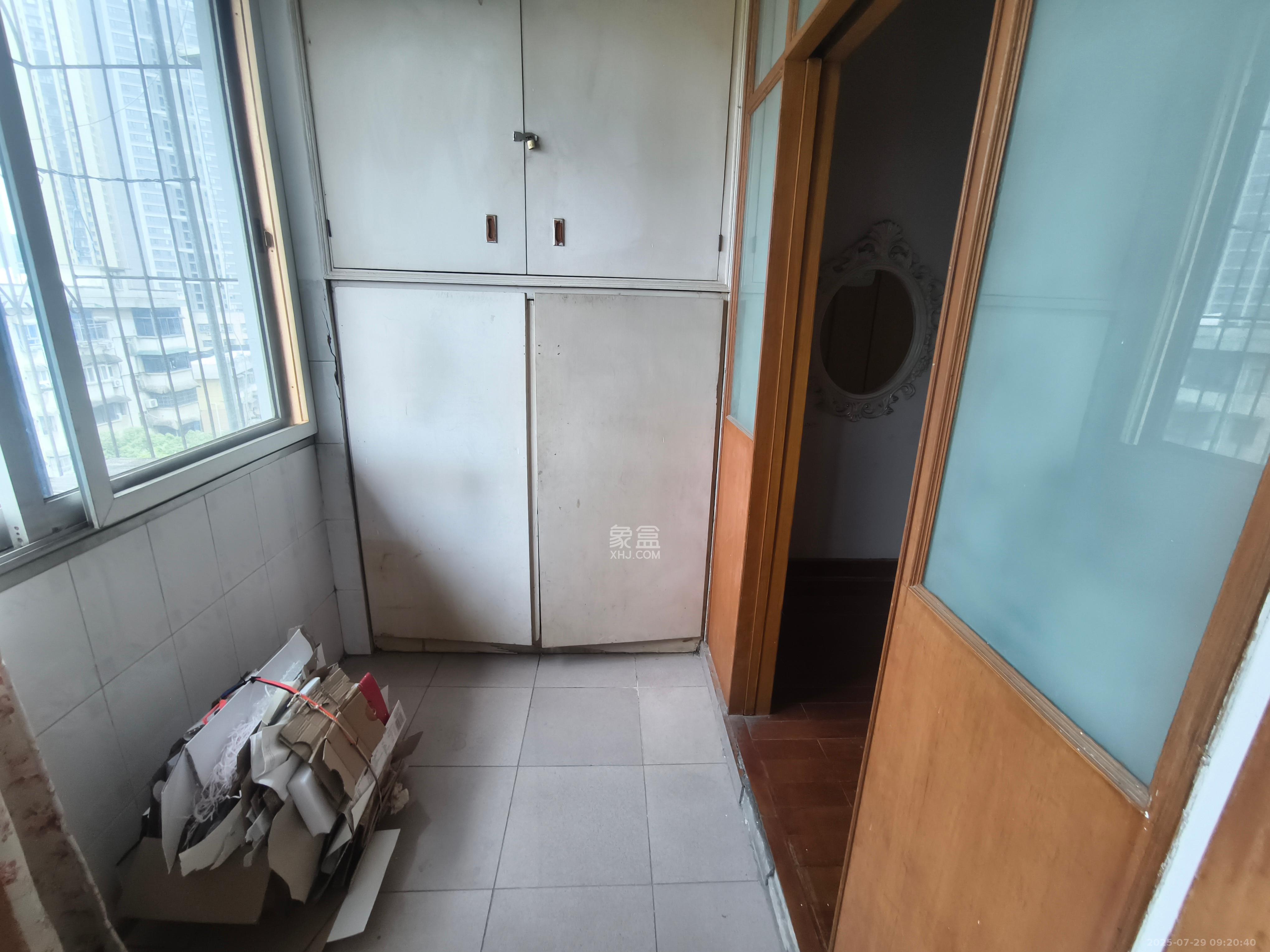 望岳村 2室1厅1卫 1100.0元/月 望岳村 2室1厅1卫 1100.0元/月室内图