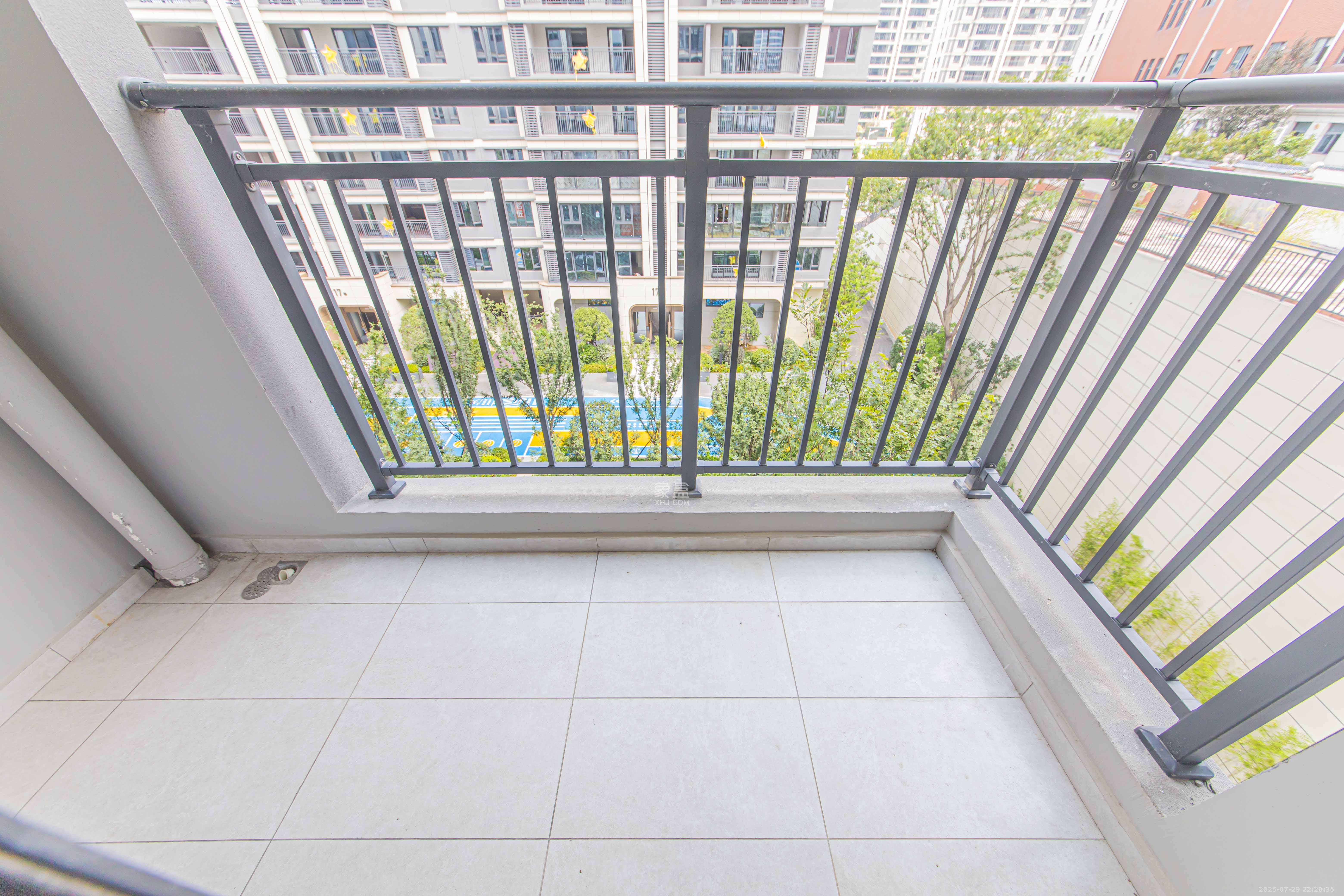 江悦和鸣 4室2厅2卫 220.0万 江悦和鸣 4室2厅2卫 220.0万阳台