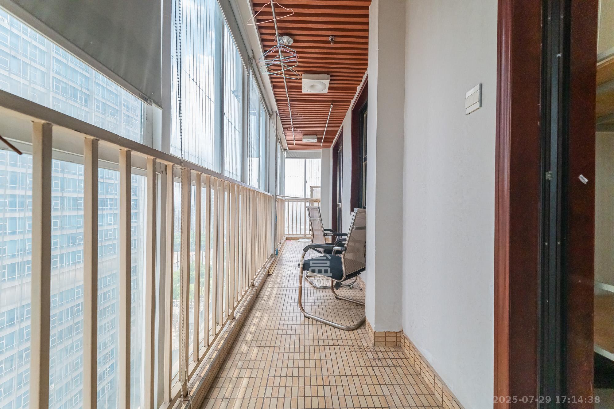 开源鑫景 3室2厅2卫 78.0万 开源鑫景 3室2厅2卫 78.0万阳台