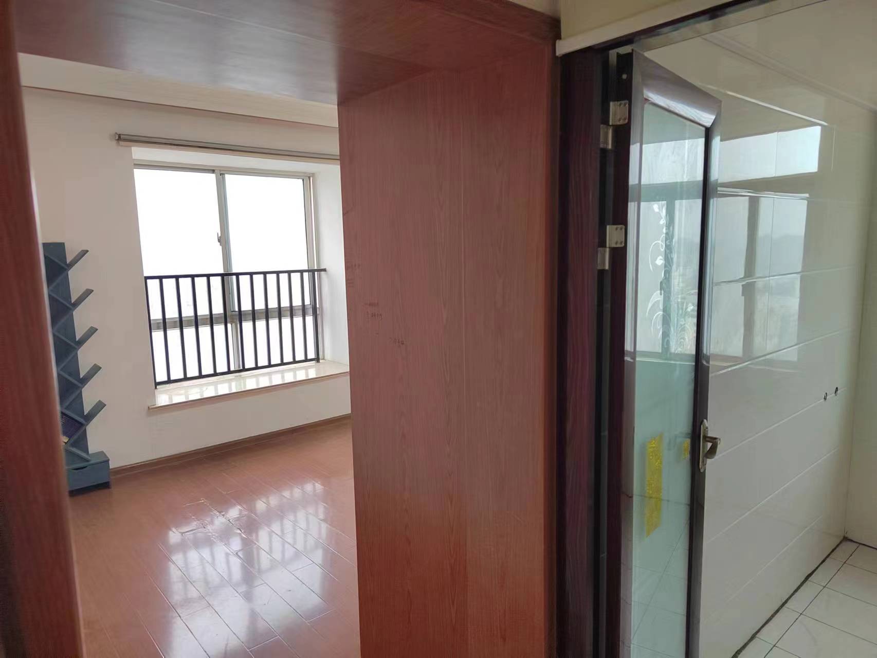 银色现代城 3室2厅2卫 1600.0元/月 银色现代城 3室2厅2卫 1600.0元/月室内图