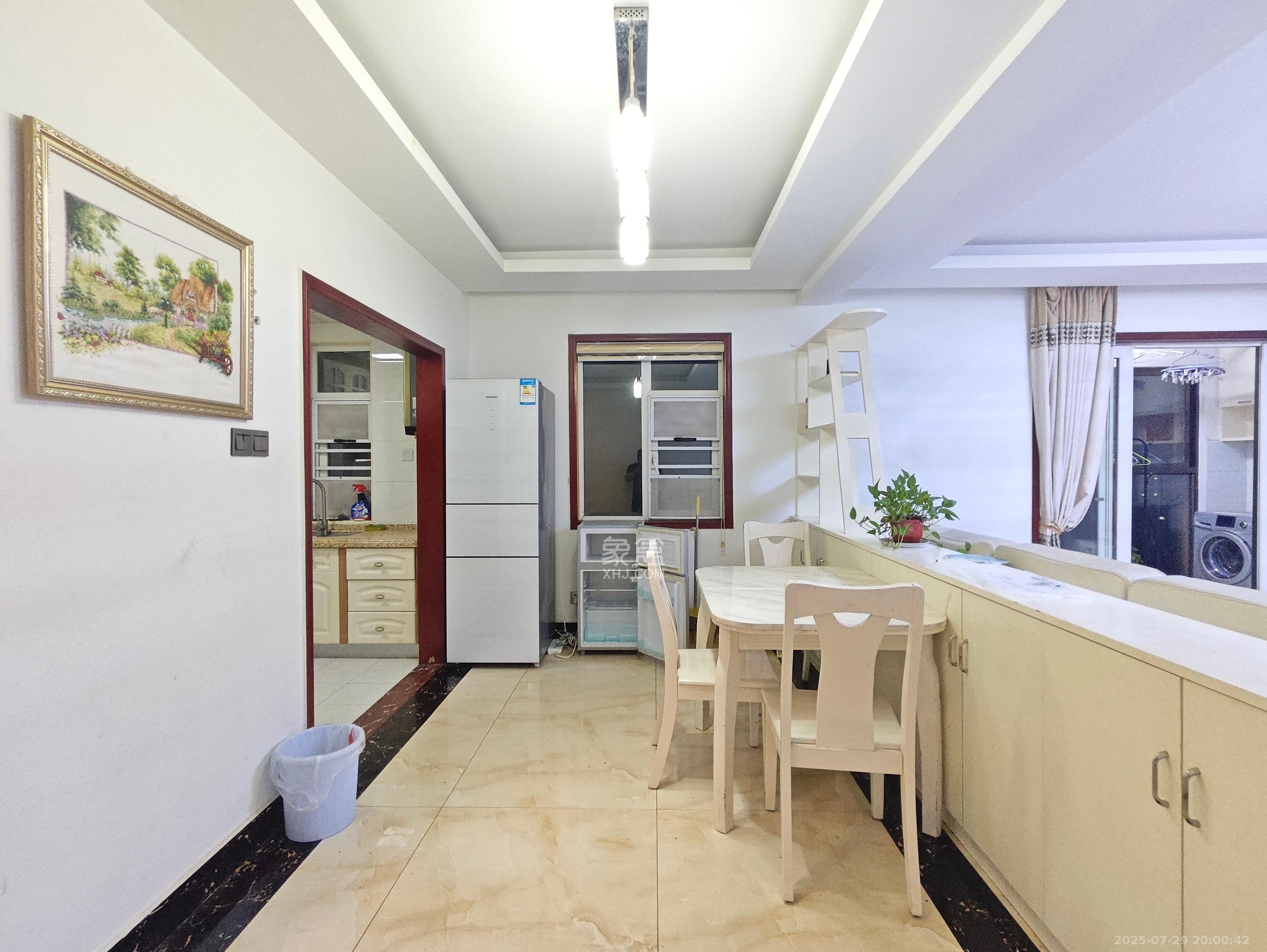 米兰春天 3室2厅1卫 2100.0元/月 米兰春天 3室2厅1卫 2100.0元/月室内图