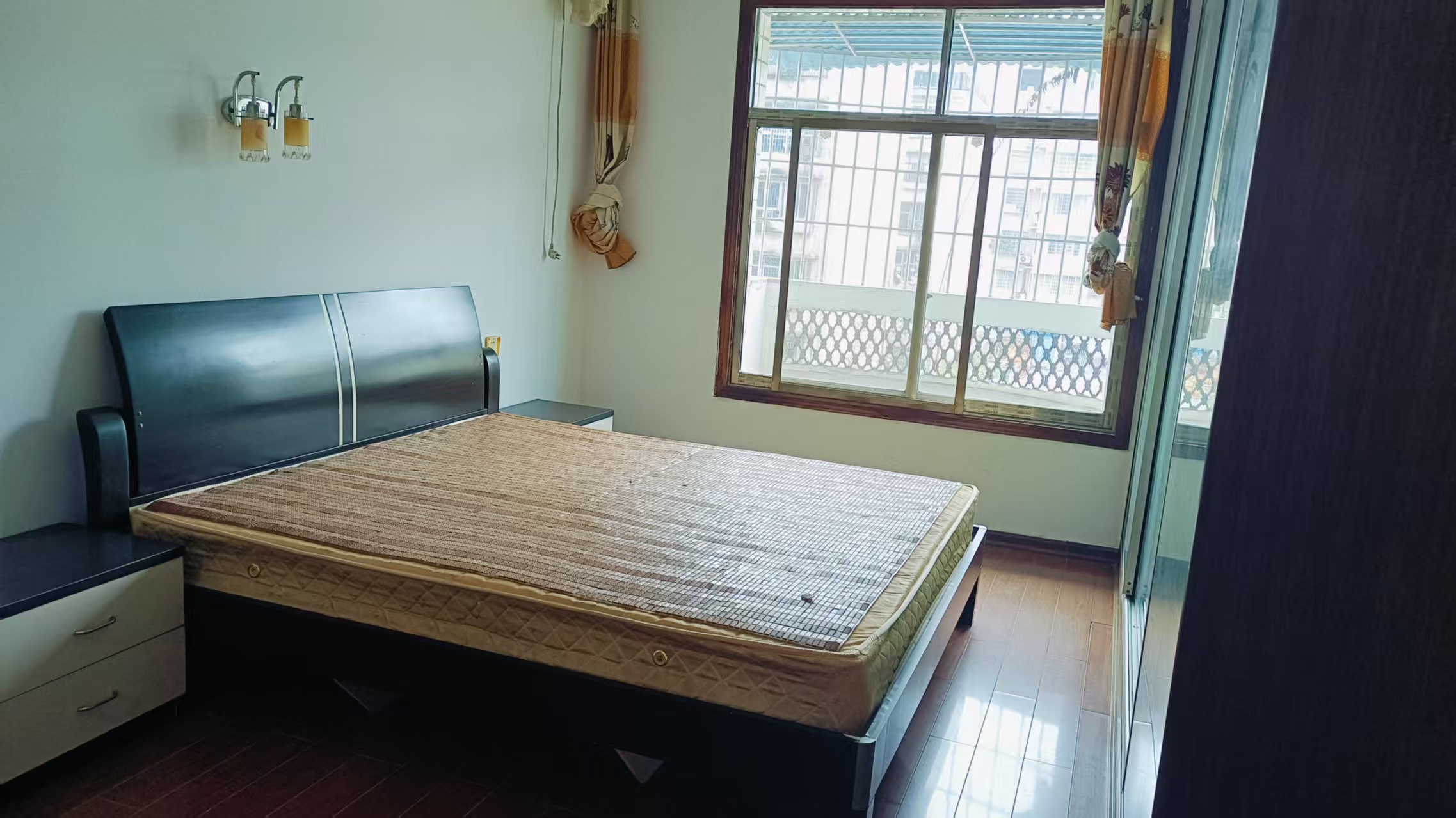 明珠商业广场  3室2厅2卫    1000.0元/月室内图