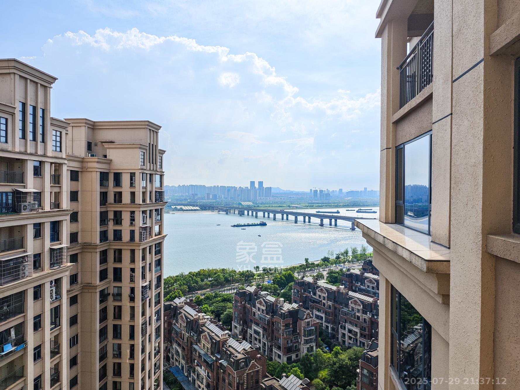 长沙雅居乐花园 3室2厅2卫 90.0万 长沙雅居乐花园 3室2厅2卫 90.0万其他