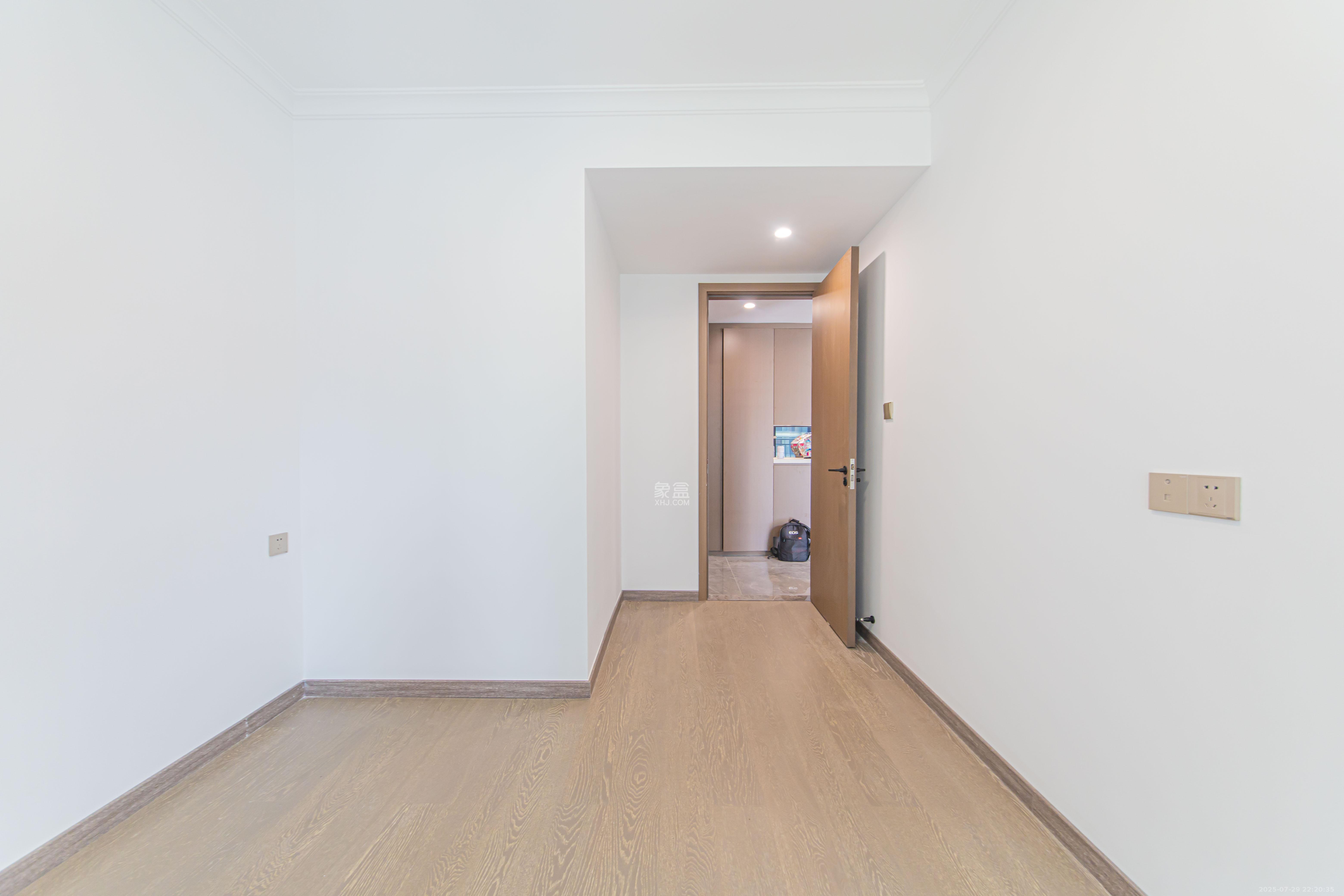 江悦和鸣 4室2厅2卫 220.0万 江悦和鸣 4室2厅2卫 220.0万卧室