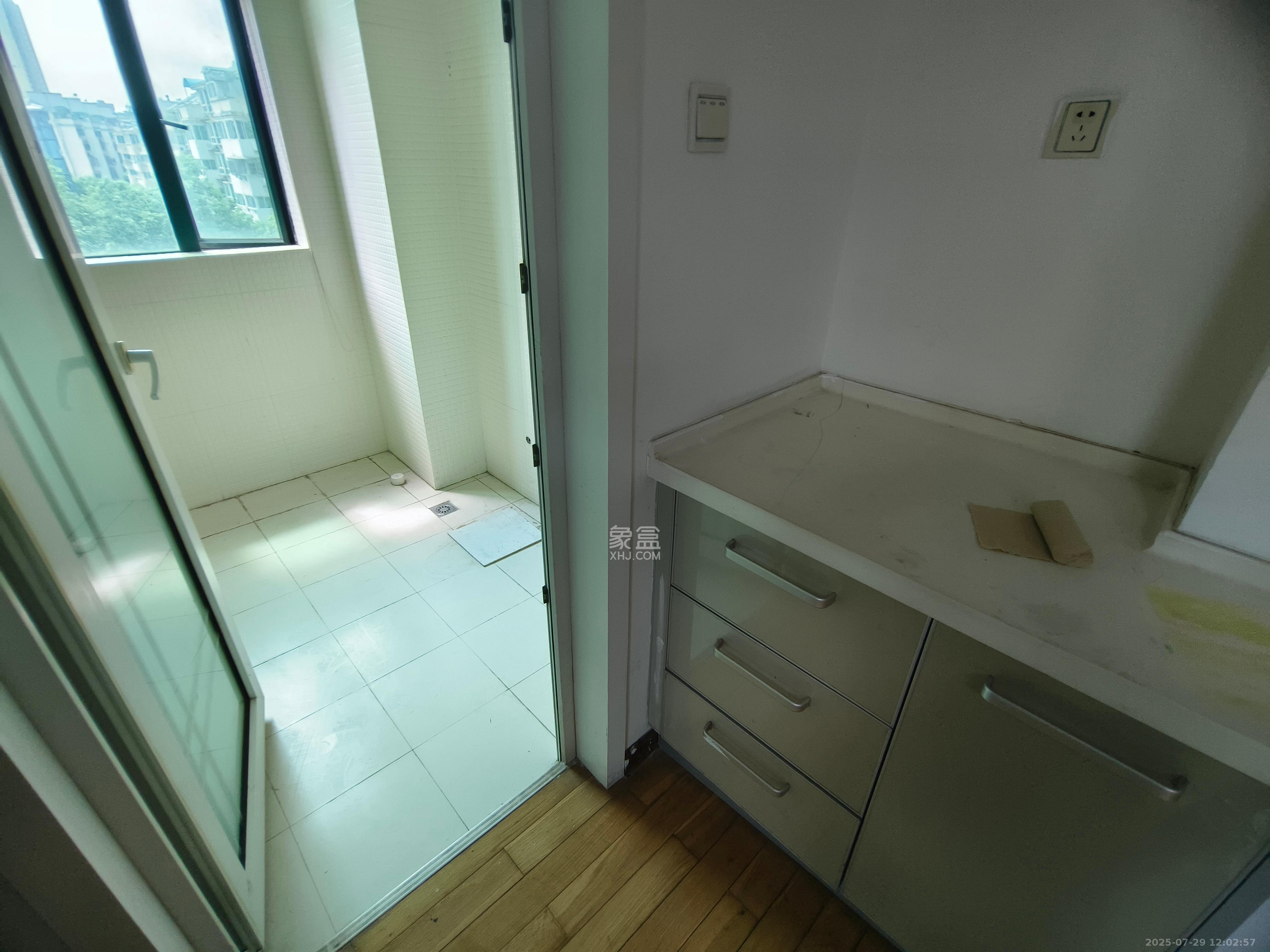 咸嘉新村嘉和苑 4室2厅2卫 3500.0元/月 咸嘉新村嘉和苑 4室2厅2卫 3500.0元/月室内图