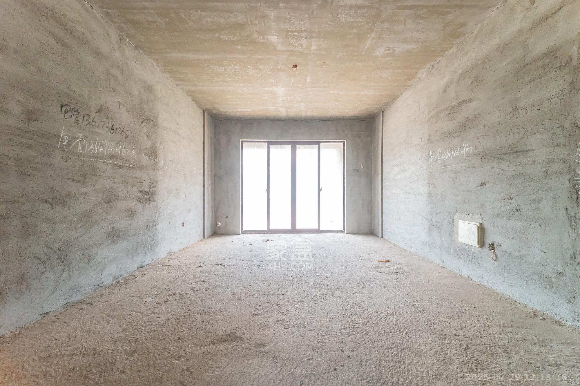 艺源颂雅小区(719街区)  4室2厅2卫    90.0万 艺源颂雅小区(719街区)  4室2厅2卫    90.0万客厅