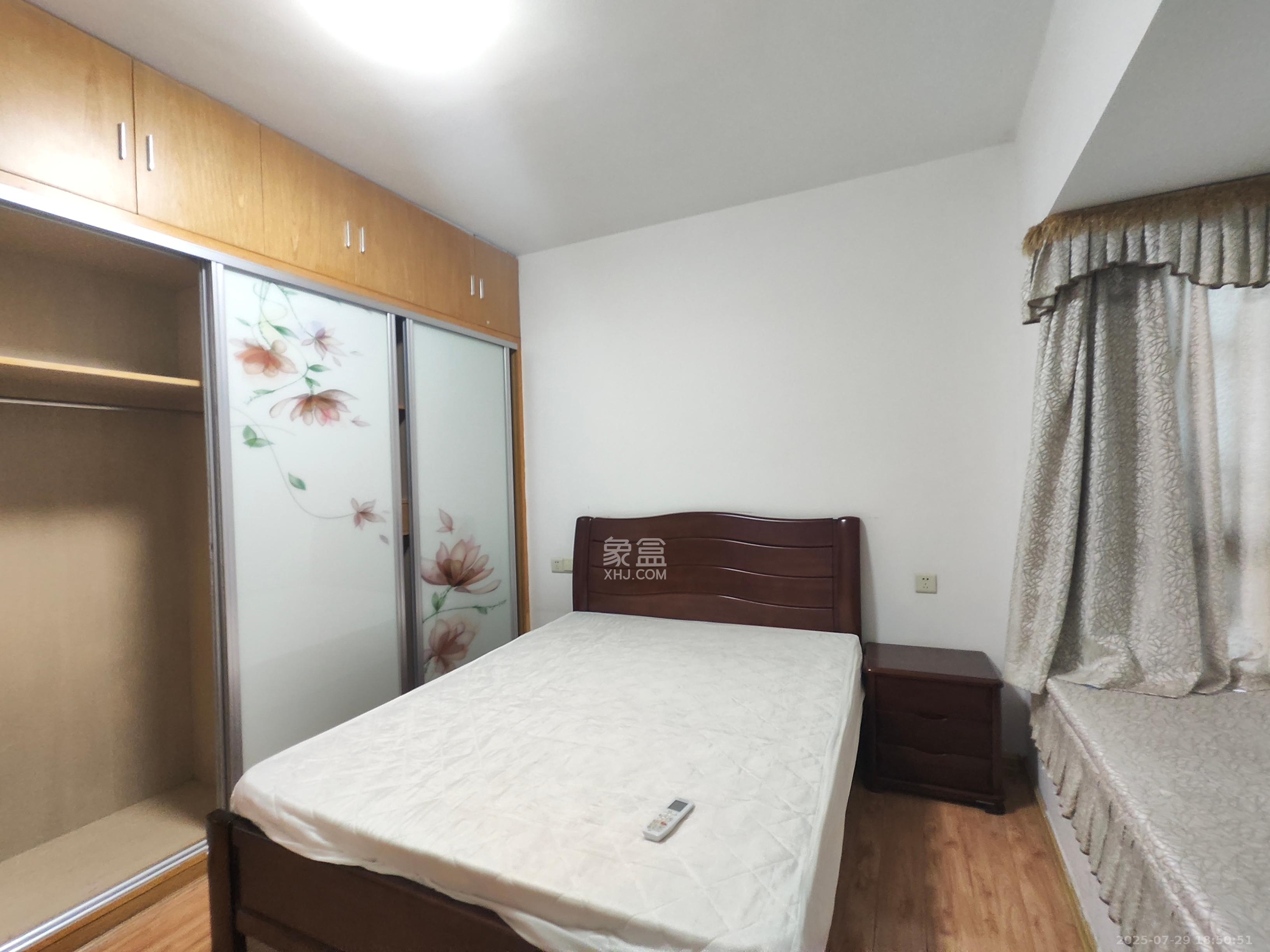 曙光领峰（曙光家园）  2室1厅2卫   2700.00元/月室内图
