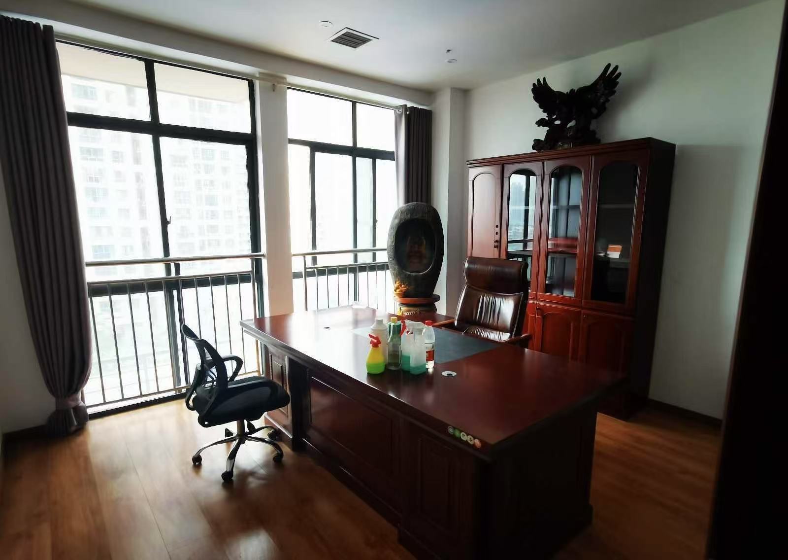 融冠亲城50写字楼 1室1厅1卫 3800.0元/月 融冠亲城50写字楼 1室1厅1卫 3800.0元/月室内图