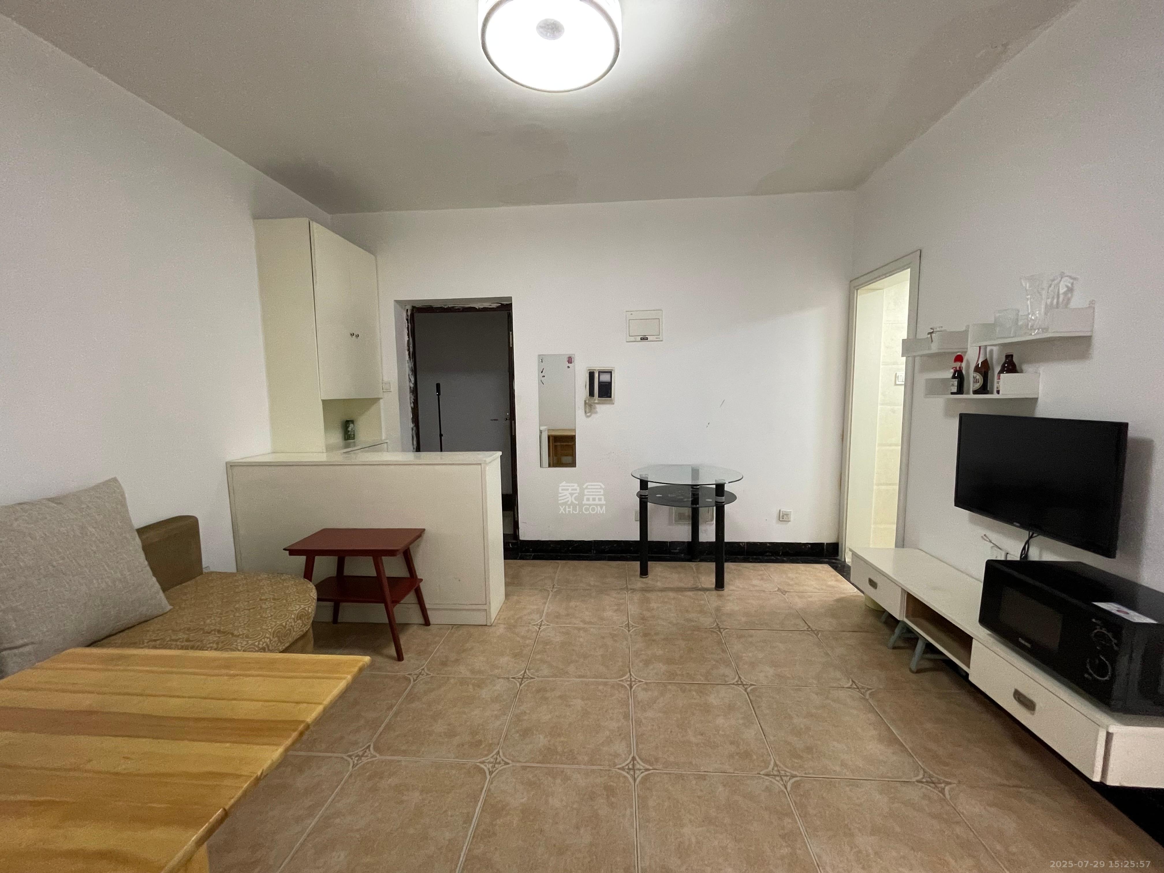 百纳广场(百纳公寓) 2室2厅1卫 2500.0元/月 百纳广场(百纳公寓) 2室2厅1卫 2500.0元/月室内图