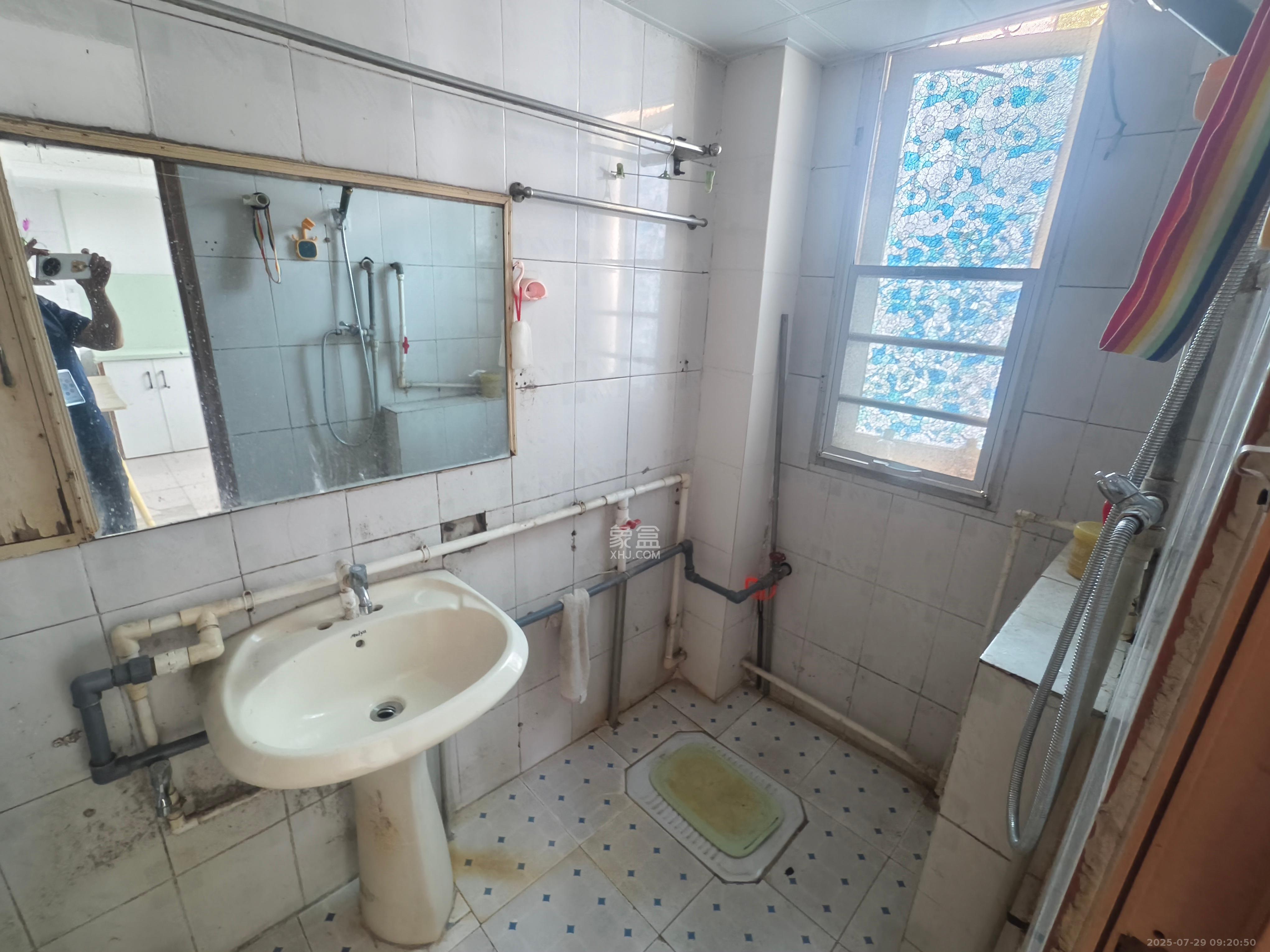 望岳村 2室1厅1卫 1100.0元/月 望岳村 2室1厅1卫 1100.0元/月室内图