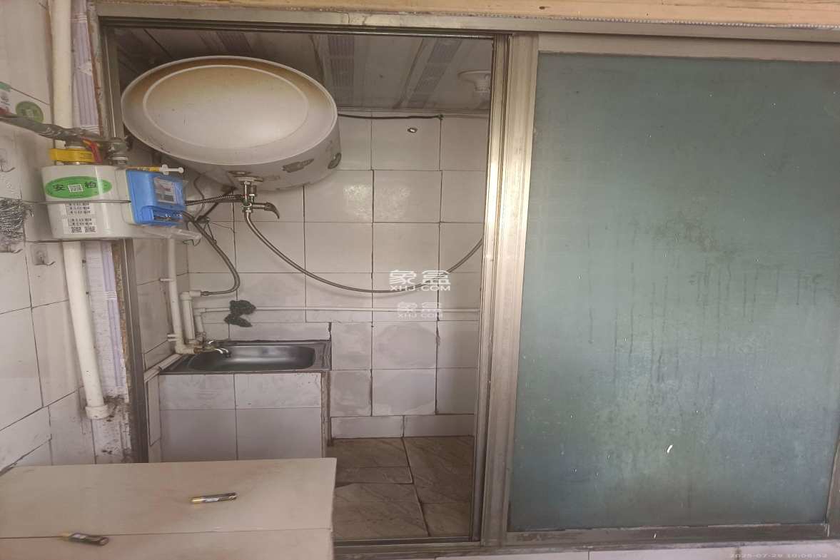 石岭塘社区兴安区  1室1厅1卫    1000.0元/月 石岭塘社区兴安区  1室1厅1卫    1000.0元/月室内图