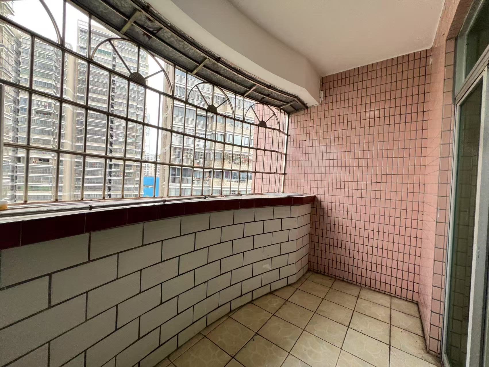 气象局宿舍(海府路60号)  3室2厅1卫    135.0万 气象局宿舍(海府路60号)  3室2厅1卫    135.0万客厅